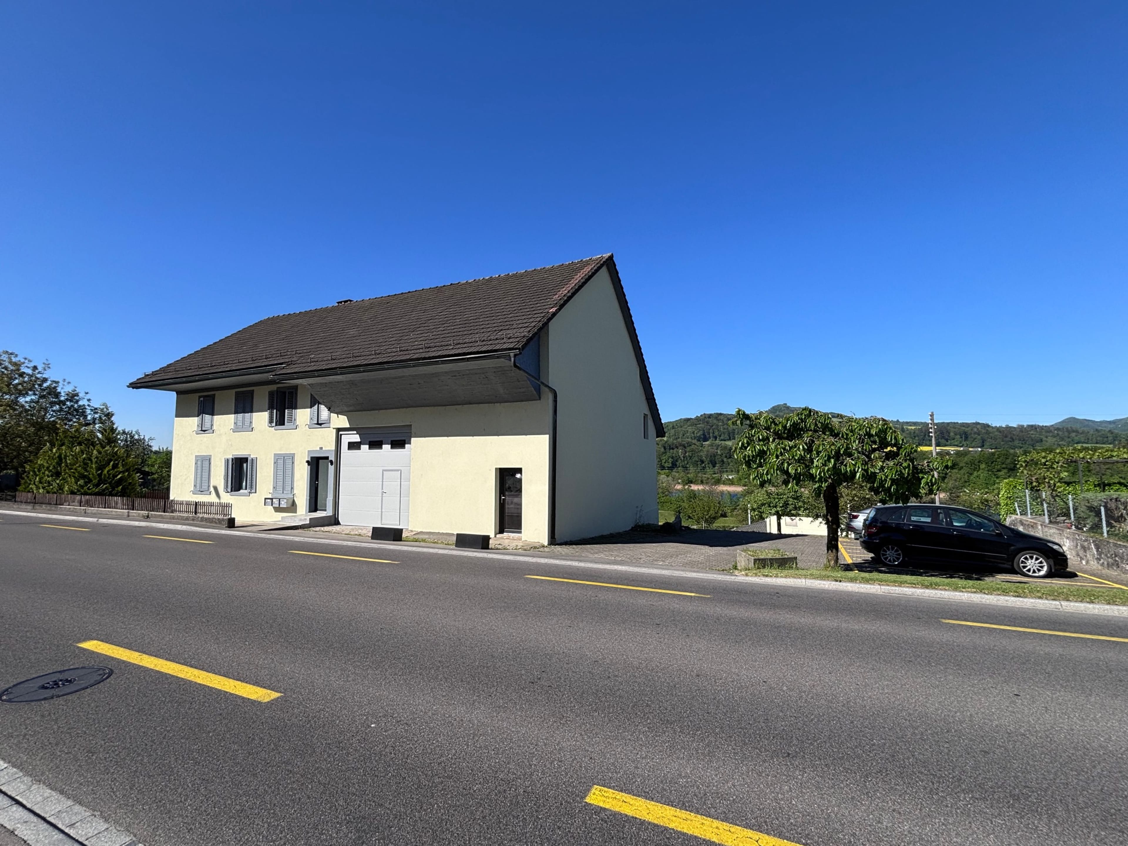 Mehrfamilienhaus mit 3 Wohneinheiten und Gewerbe – frisch saniert - 4