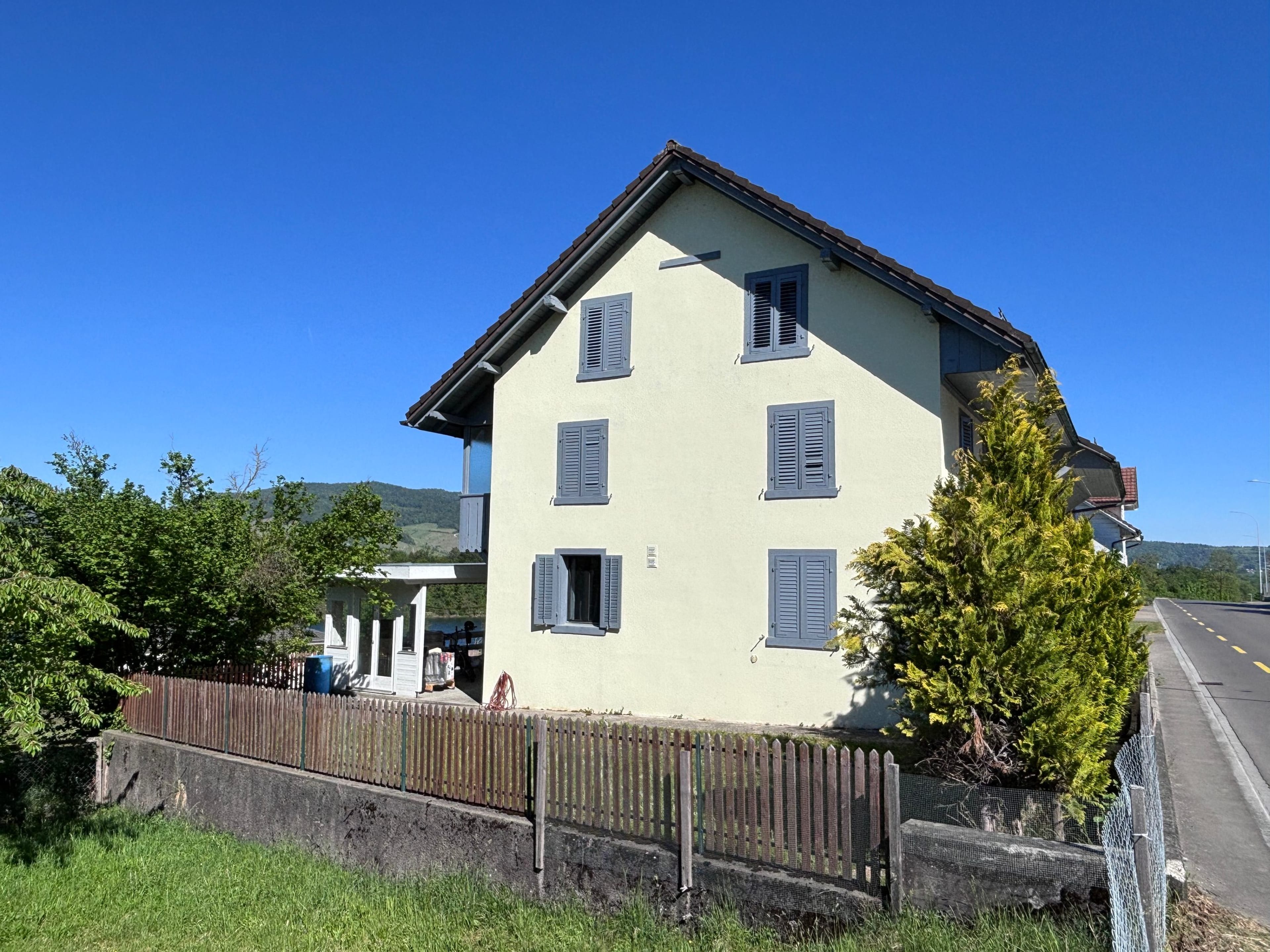 Mehrfamilienhaus mit 3 Wohneinheiten und Gewerbe – frisch saniert - 5