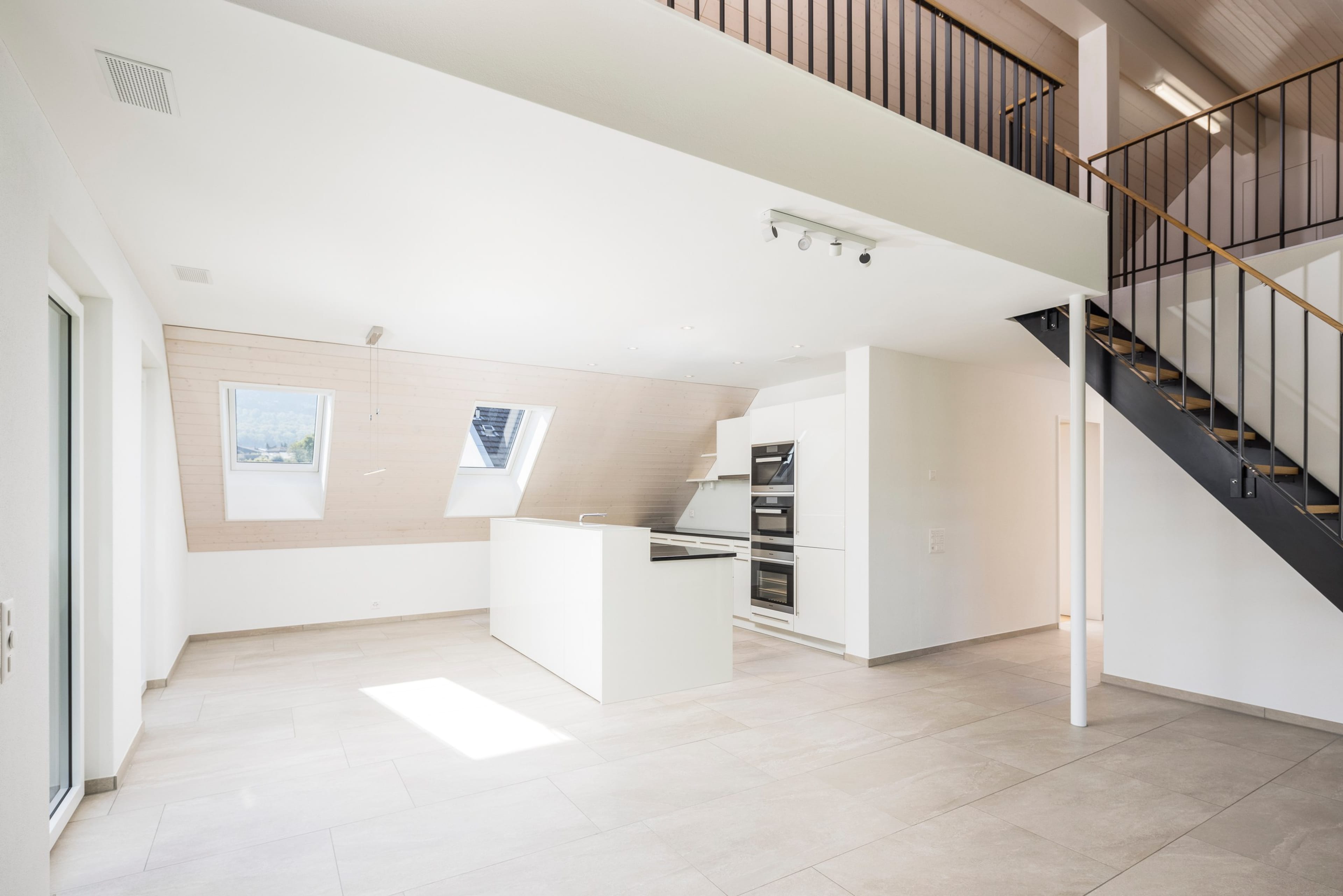 Traumhafte 3.5 Zimmer-Wohnung mit Galerie und Balkon - 4
