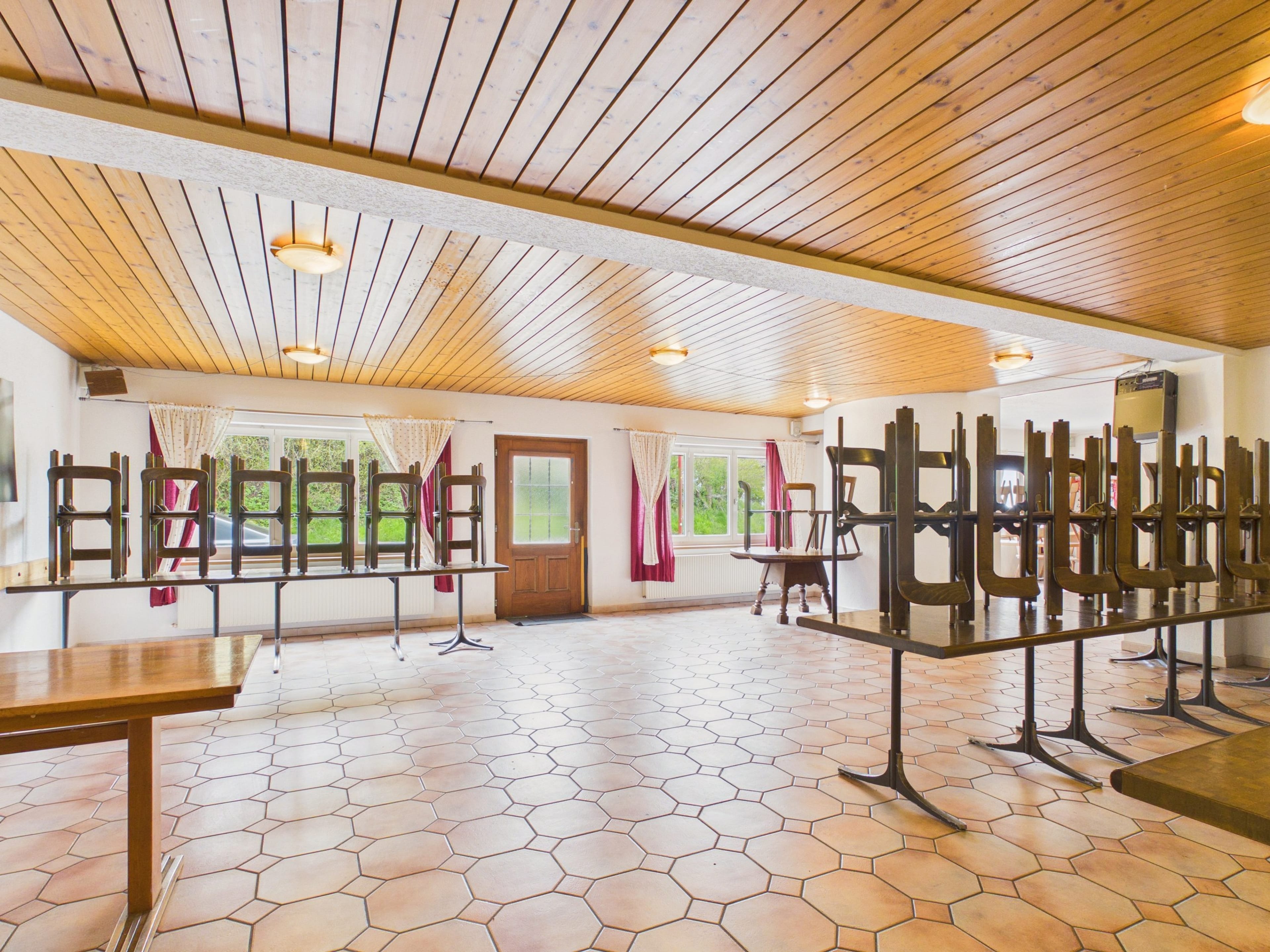 Restaurant mit Saal in Ederswiler mieten - 4