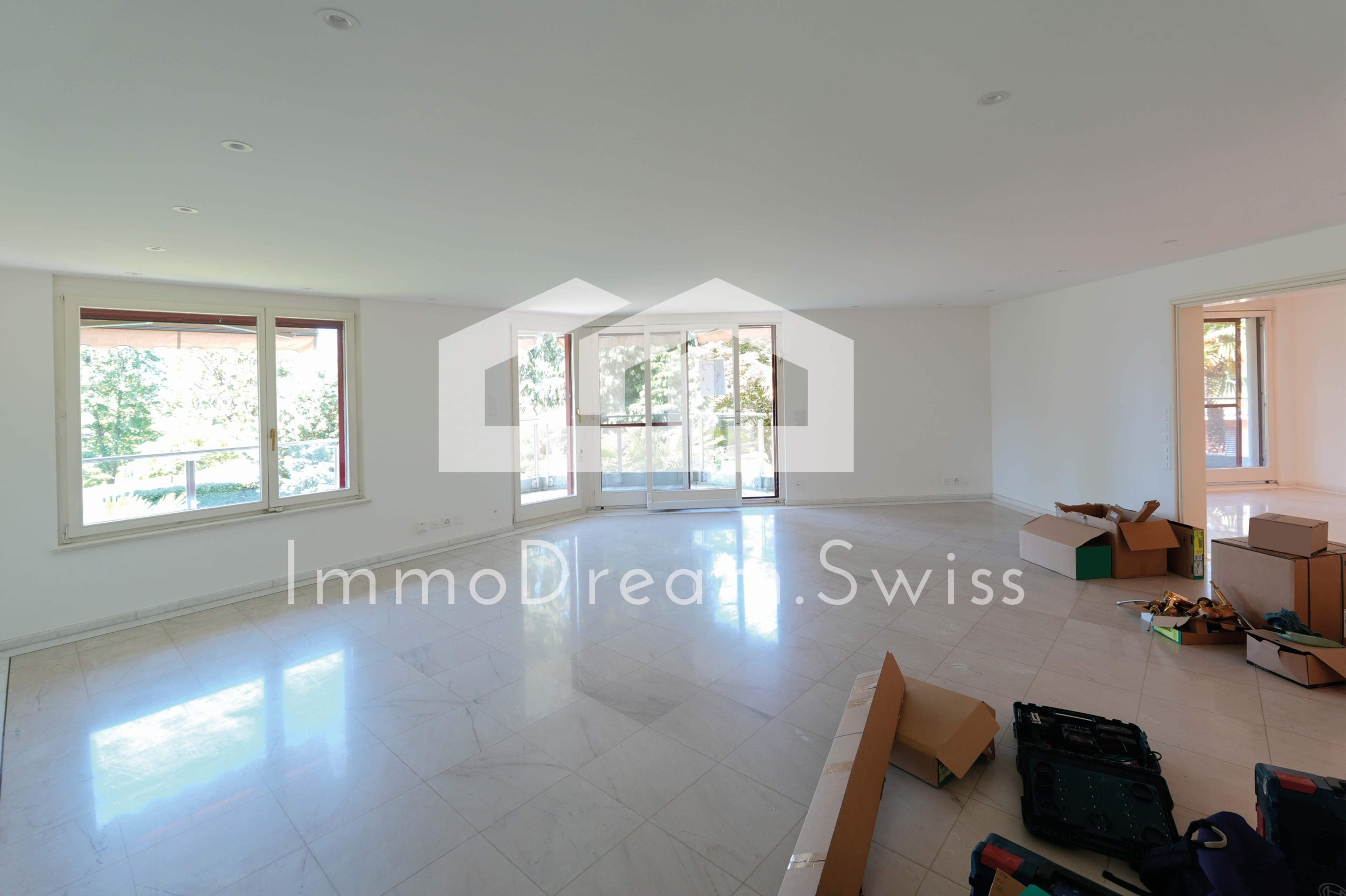 Grosszügige, sowie helle 4 ½ Zi. Maisonette-Eigentumswg., in der «Residenza al Parco», teilweise Seesicht - Bild 4