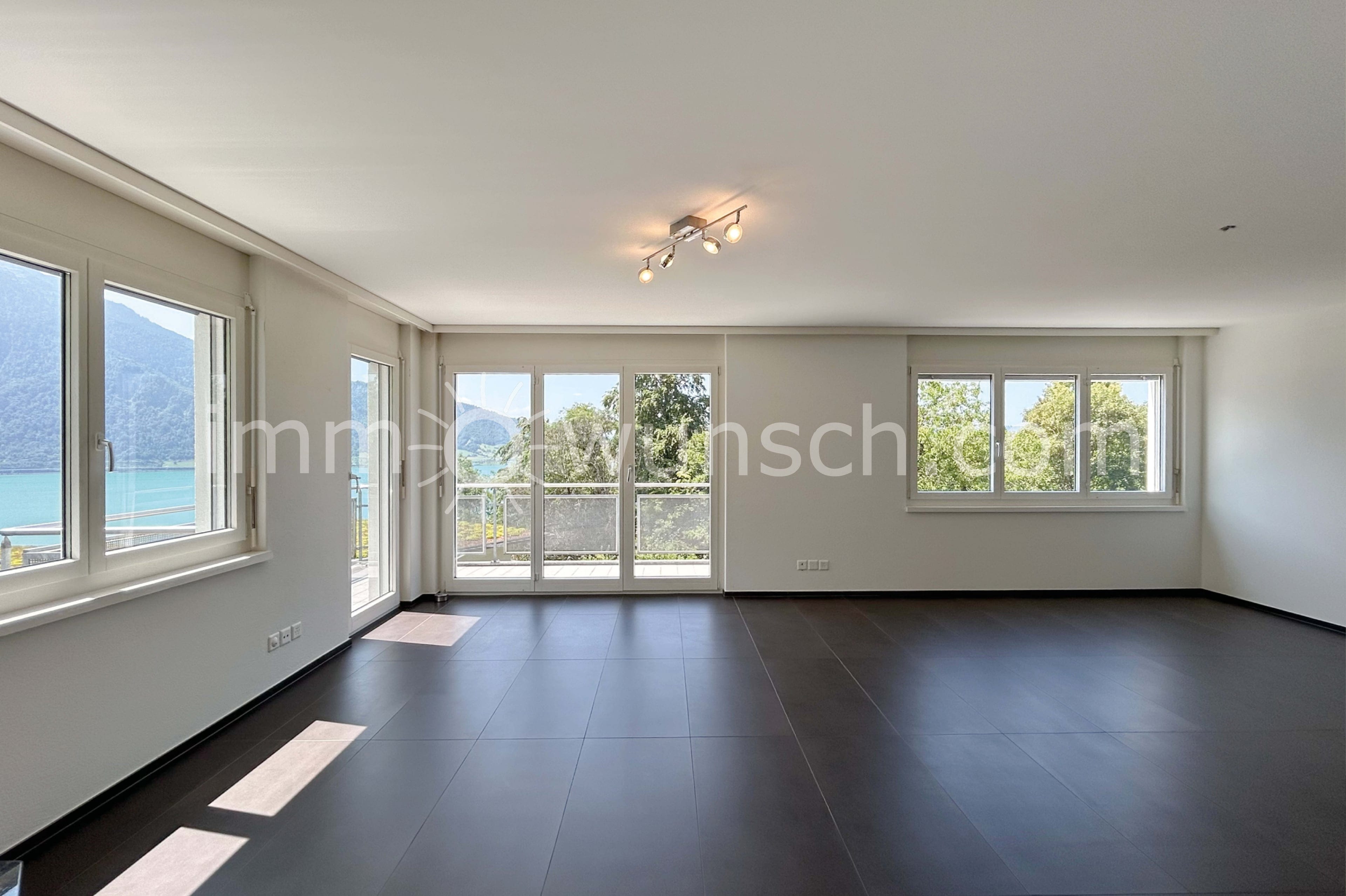 Exklusive 4 ½ Zi. EGTW mit traumhafter Seesicht in Walchwil - 2