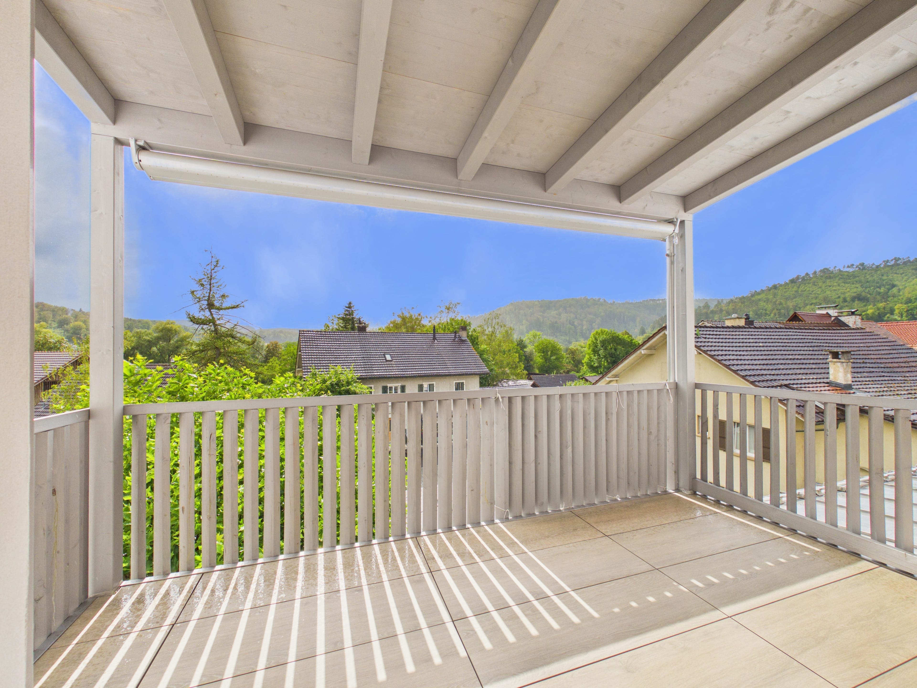 Stylische 3.5-Zimmer-Attikawohnung mit Balkon und direktem Liftzugang im Herzen von Zwingen - 13