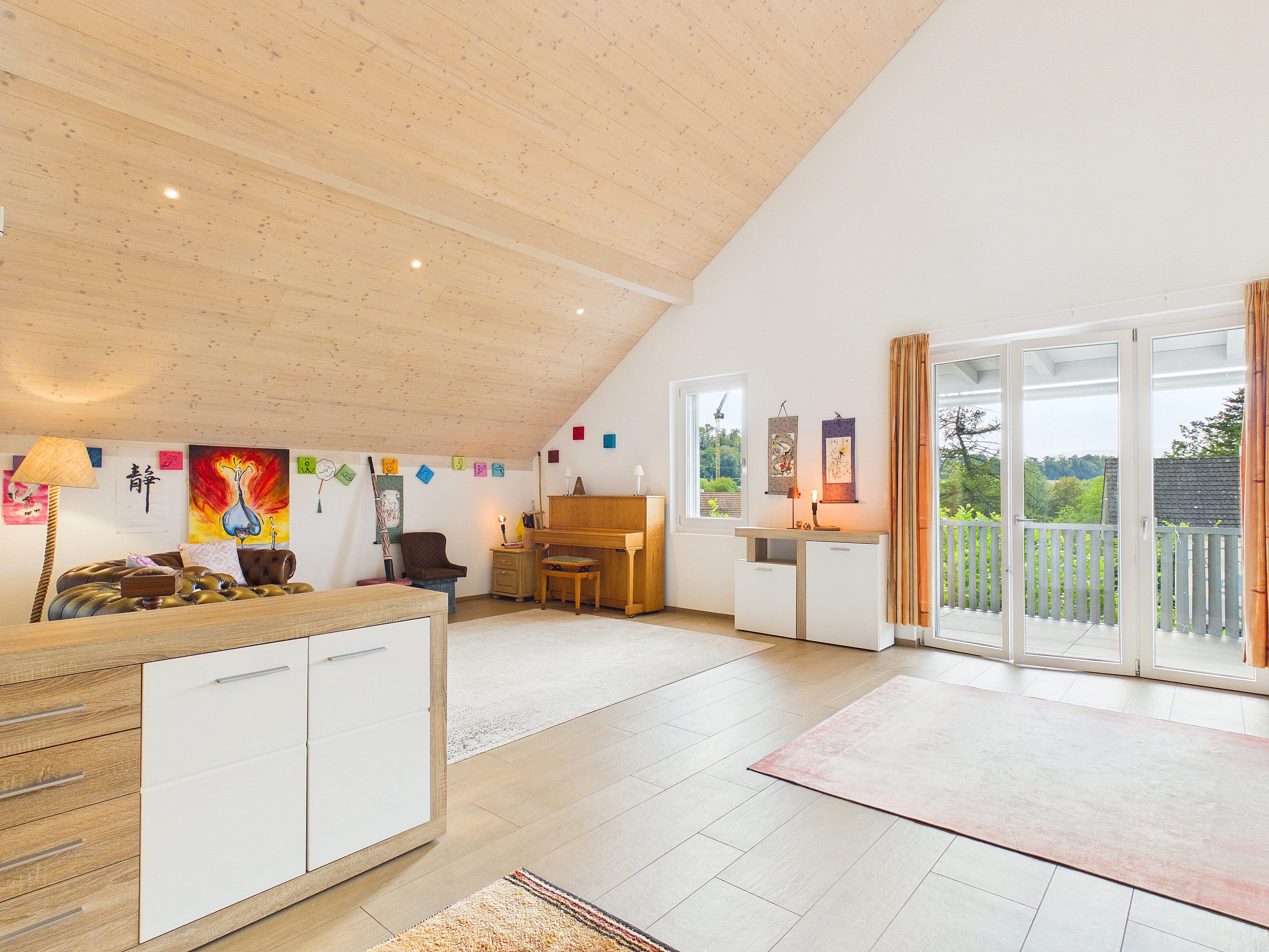 Stylische 3.5-Zimmer-Attikawohnung mit Balkon und direktem Liftzugang im Herzen von Zwingen - 4