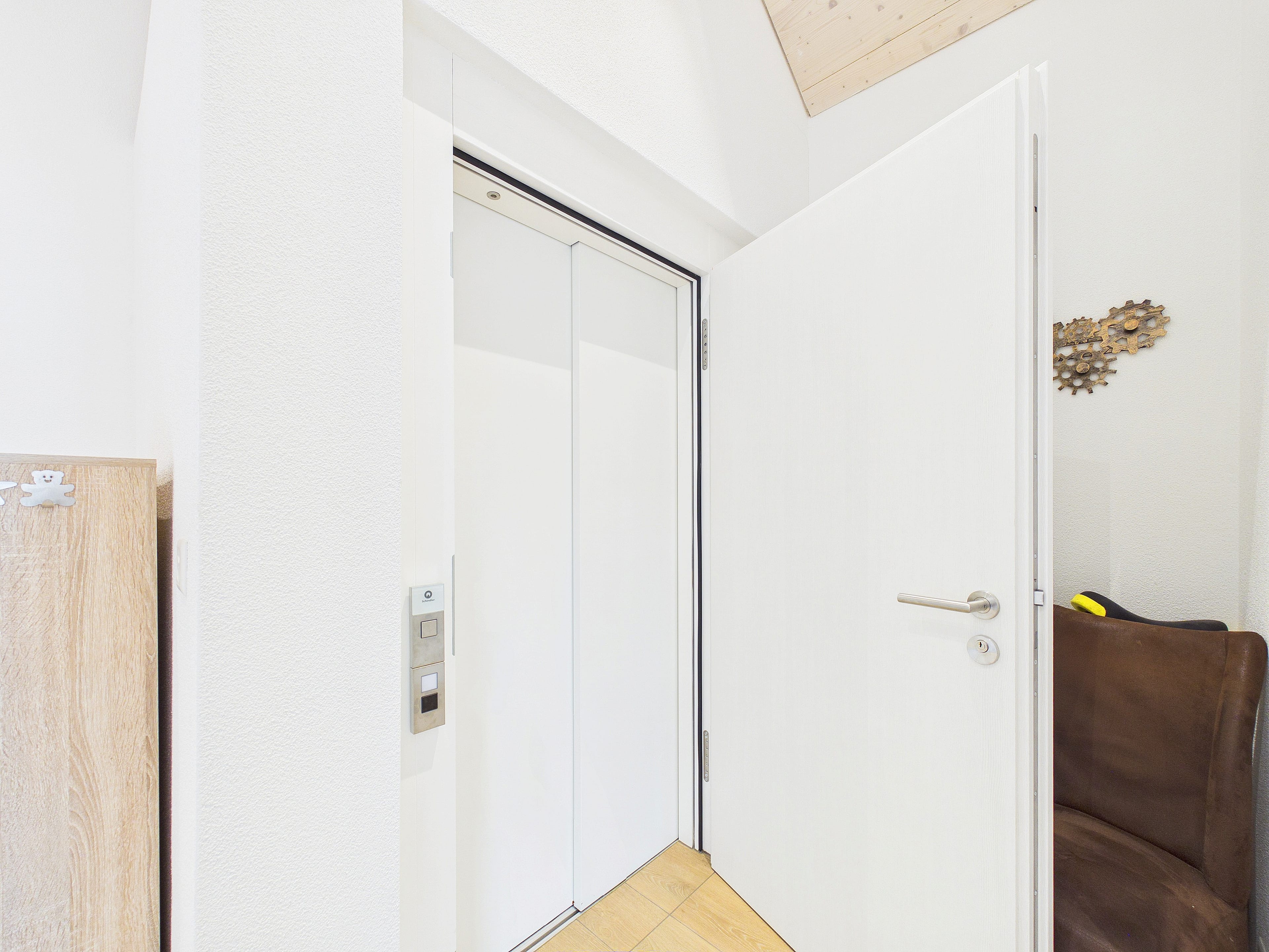 Stylische 3.5-Zimmer-Attikawohnung mit Balkon und direktem Liftzugang im Herzen von Zwingen - 11