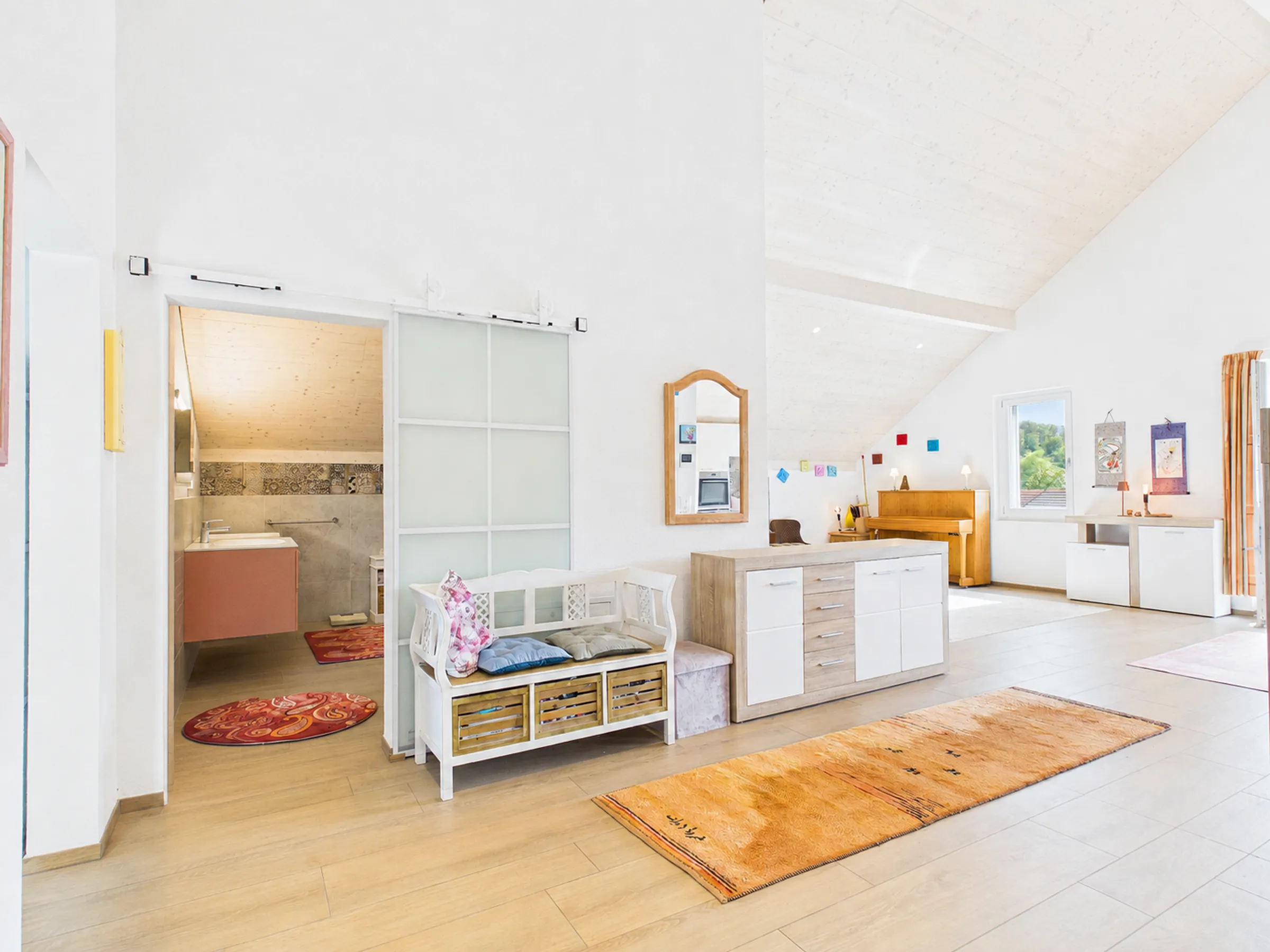 Stylische 3.5-Zimmer-Attikawohnung mit Balkon und direktem Liftzugang im Herzen von Zwingen - 5