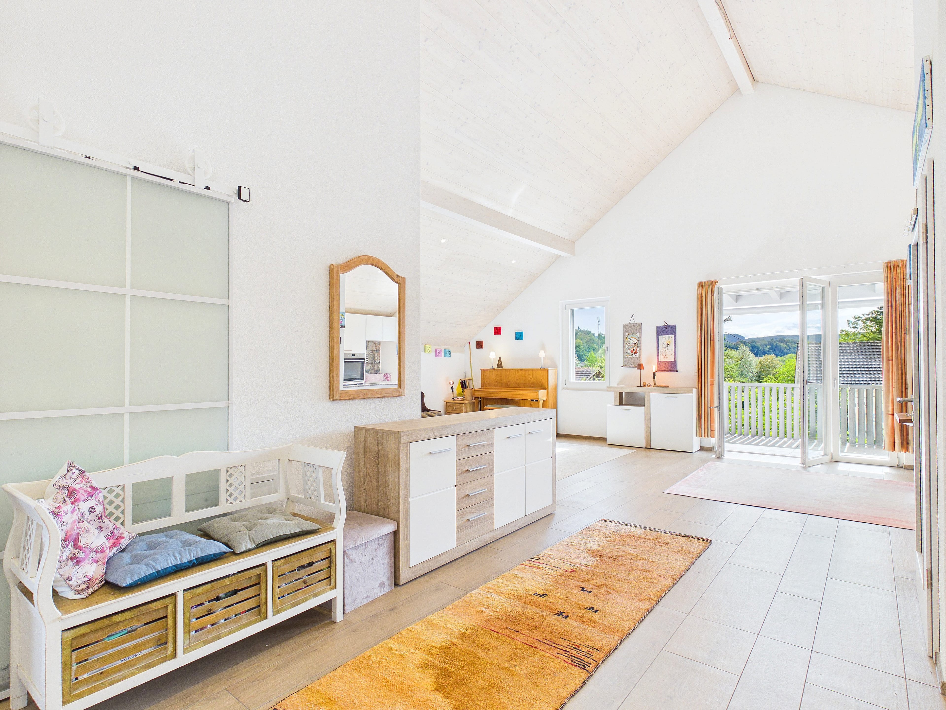 Stylische 3.5-Zimmer-Attikawohnung mit Balkon und direktem Liftzugang im Herzen von Zwingen - 4