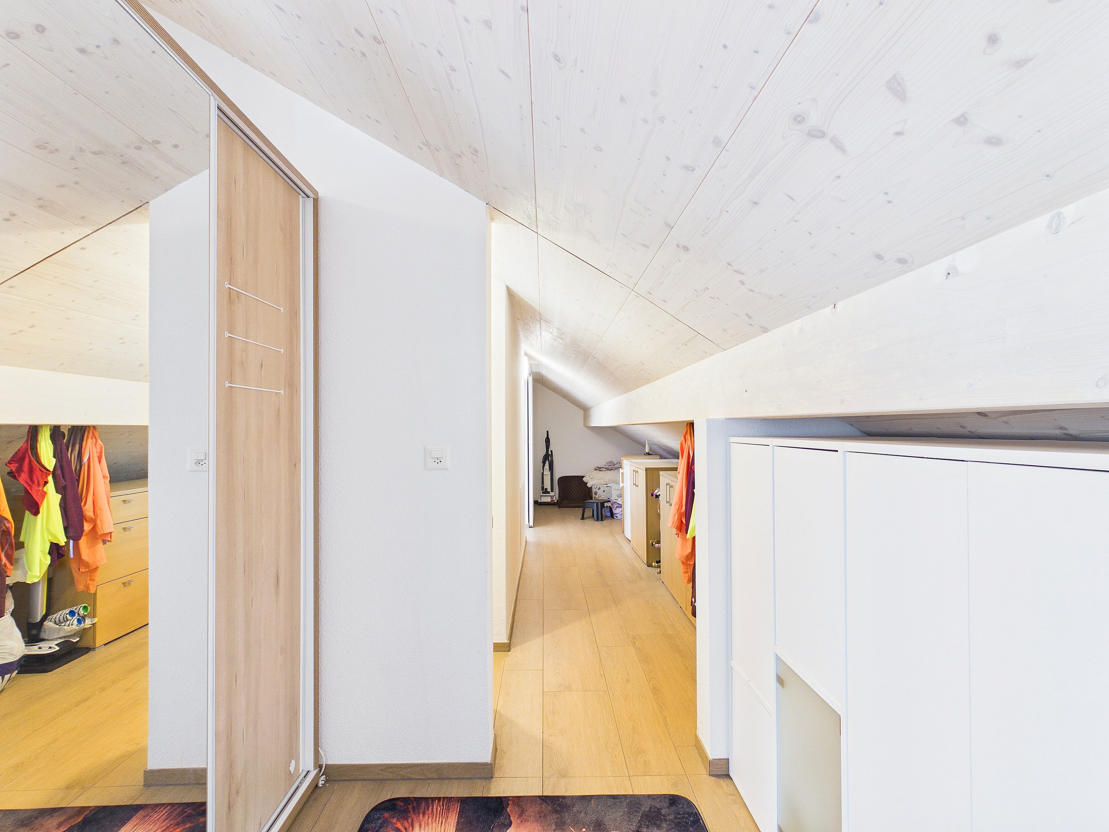 Stylische 3.5-Zimmer-Attikawohnung mit Balkon und direktem Liftzugang im Herzen von Zwingen - 10