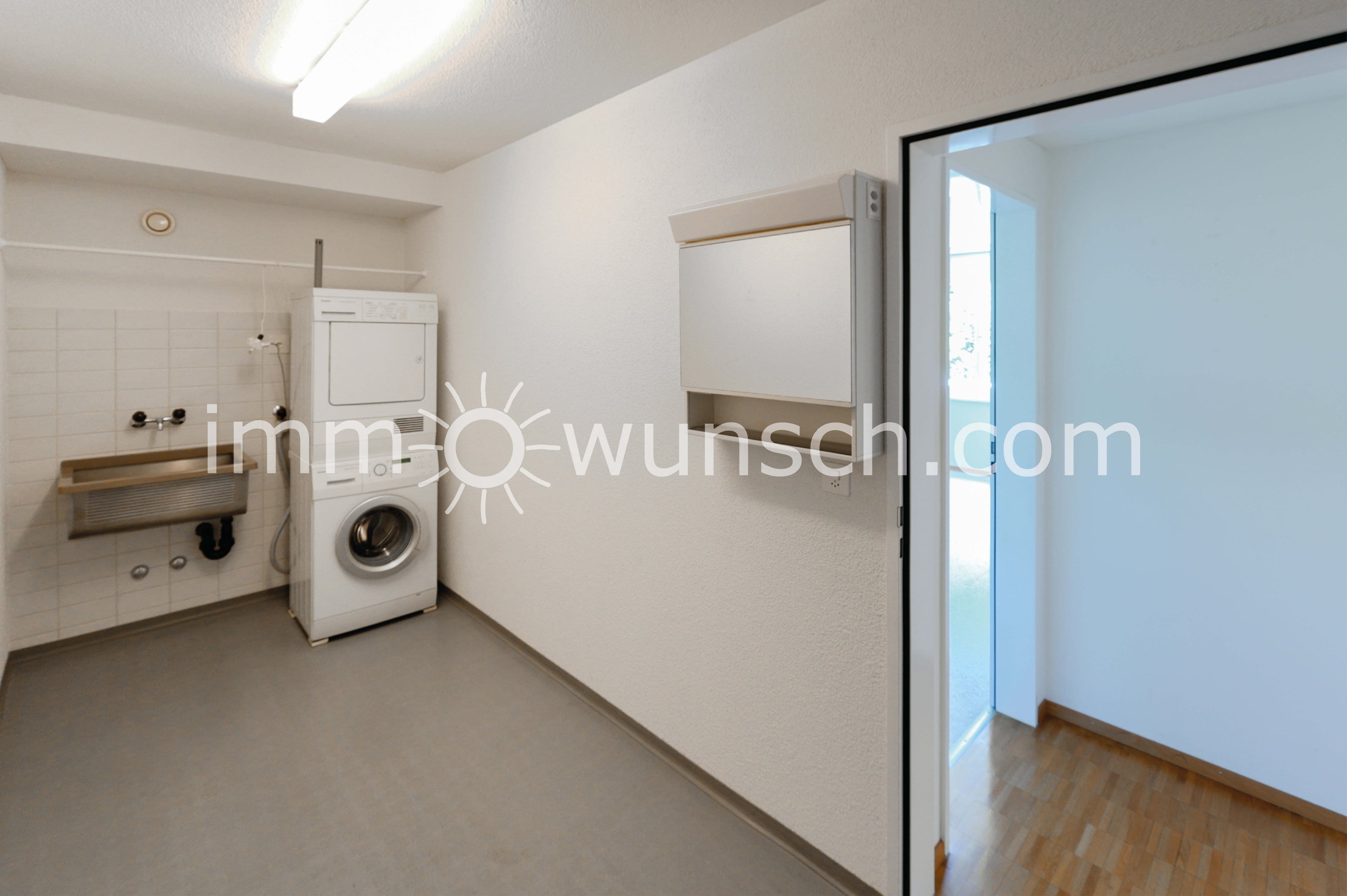 Helle, sowie grosszügige 3 ½ Zi. Eigentumswohnung, mit Hauswirtschaftsraum, gedecktem Balkon und schöner Aussicht auf den Weiher - 14