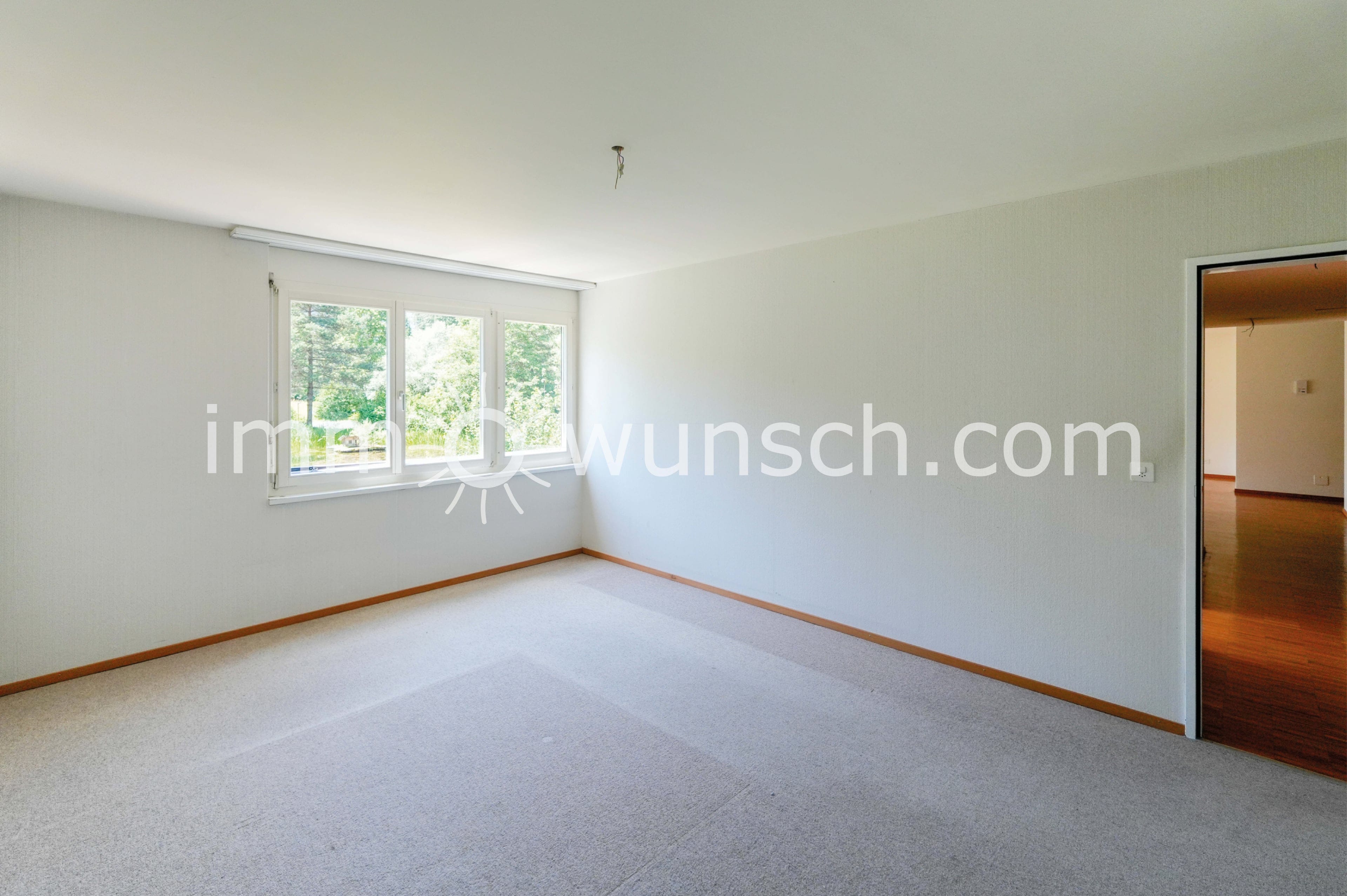 Helle, sowie grosszügige 3 ½ Zi. Eigentumswohnung, mit Hauswirtschaftsraum, gedecktem Balkon und schöner Aussicht auf den Weiher - 8