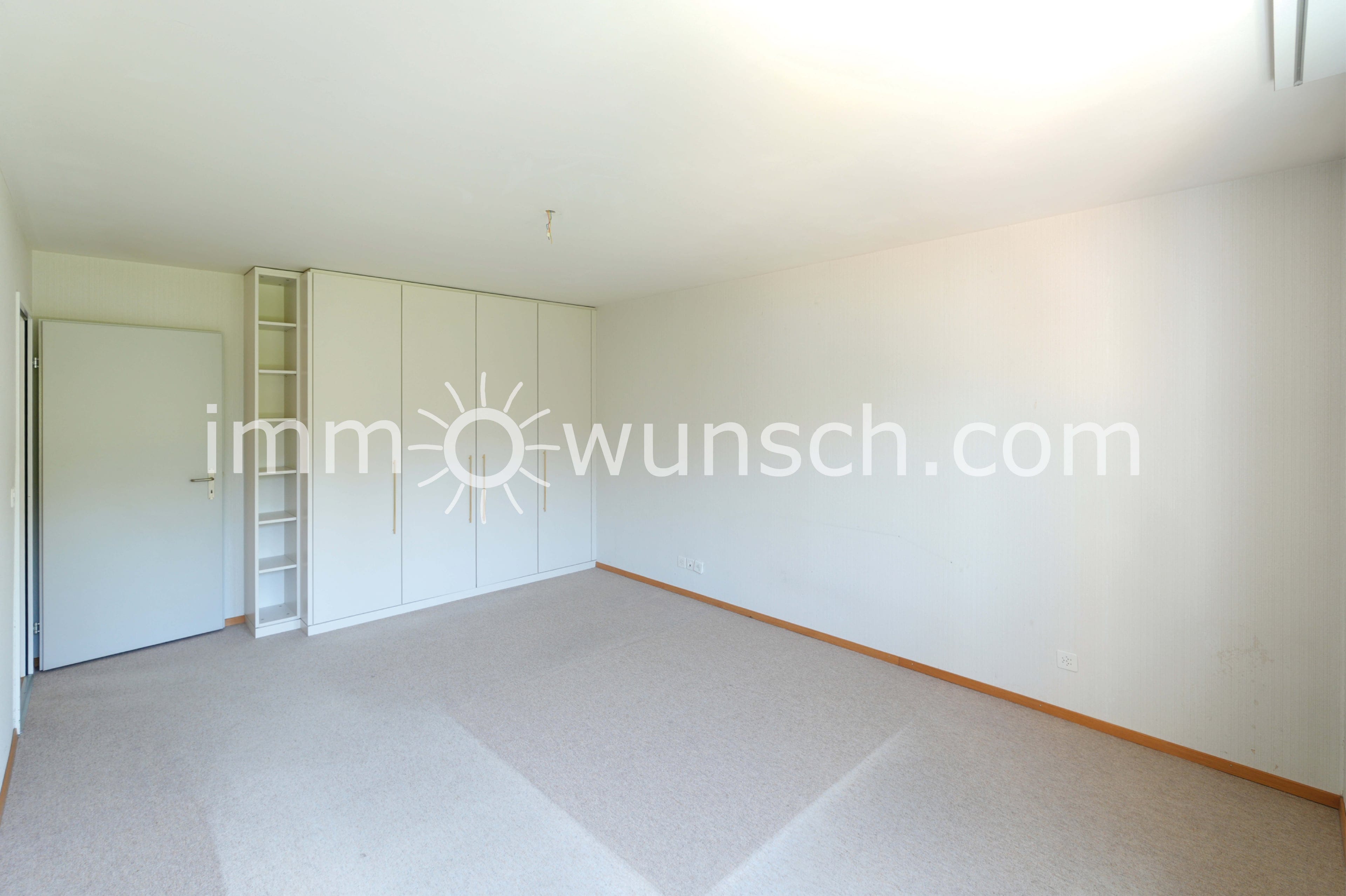 Helle, sowie grosszügige 3 ½ Zi. Eigentumswohnung, mit Hauswirtschaftsraum, gedecktem Balkon und schöner Aussicht auf den Weiher - 10