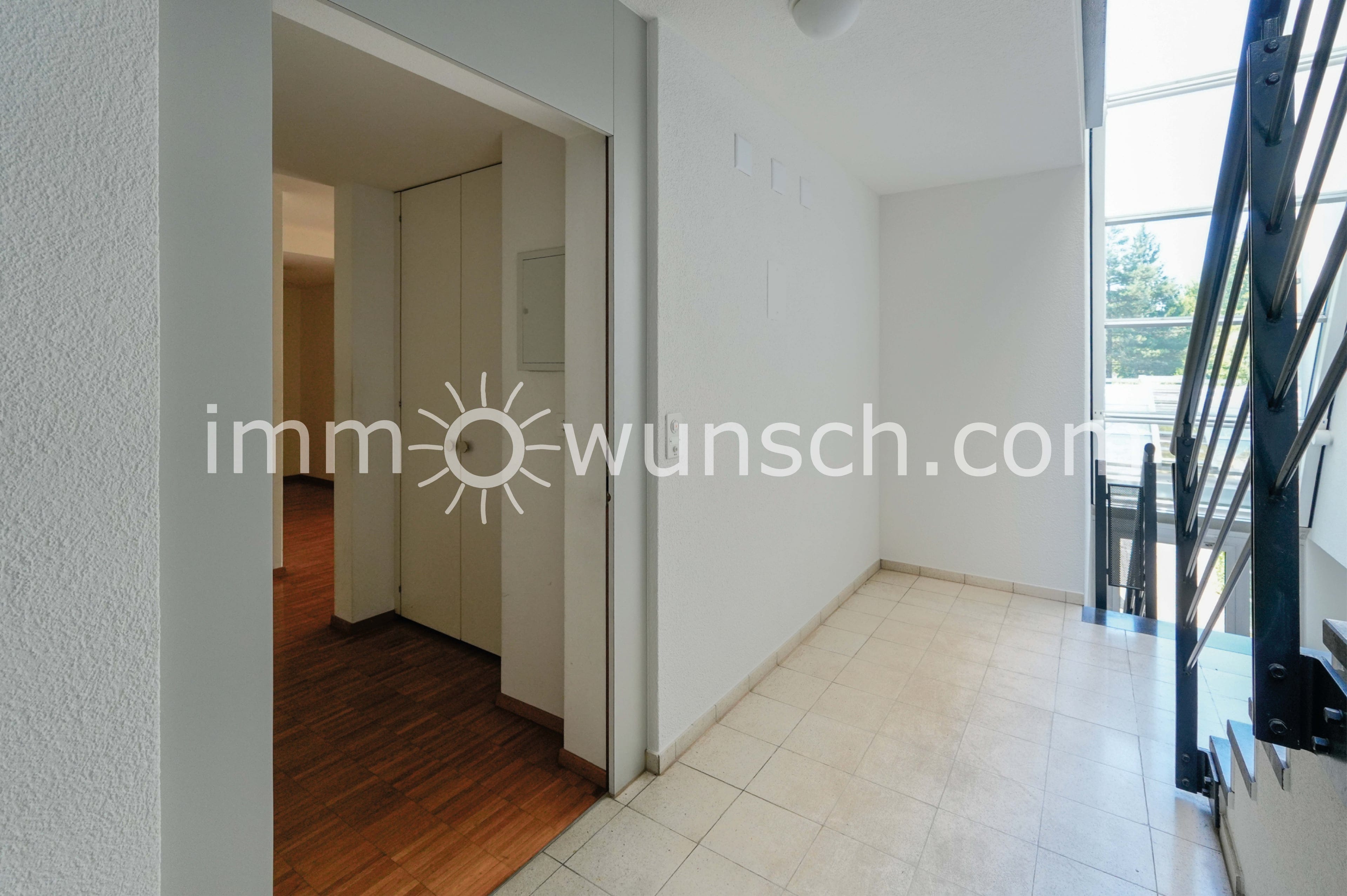 Helle, sowie grosszügige 3 ½ Zi. Eigentumswohnung, mit Hauswirtschaftsraum, gedecktem Balkon und schöner Aussicht auf den Weiher - 13