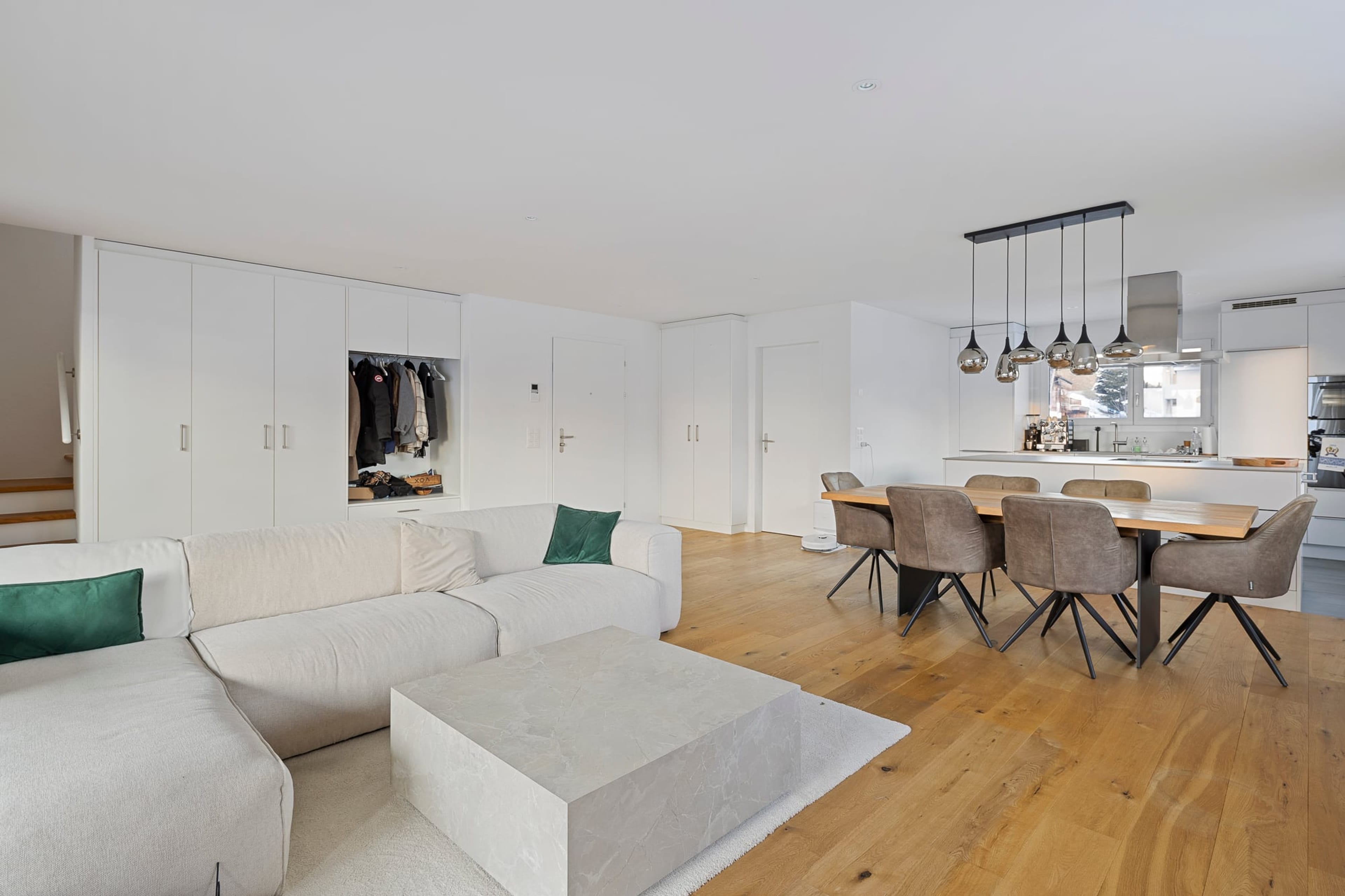 Teilseesicht mit zwei Loggias und modernem Ausbau - 4