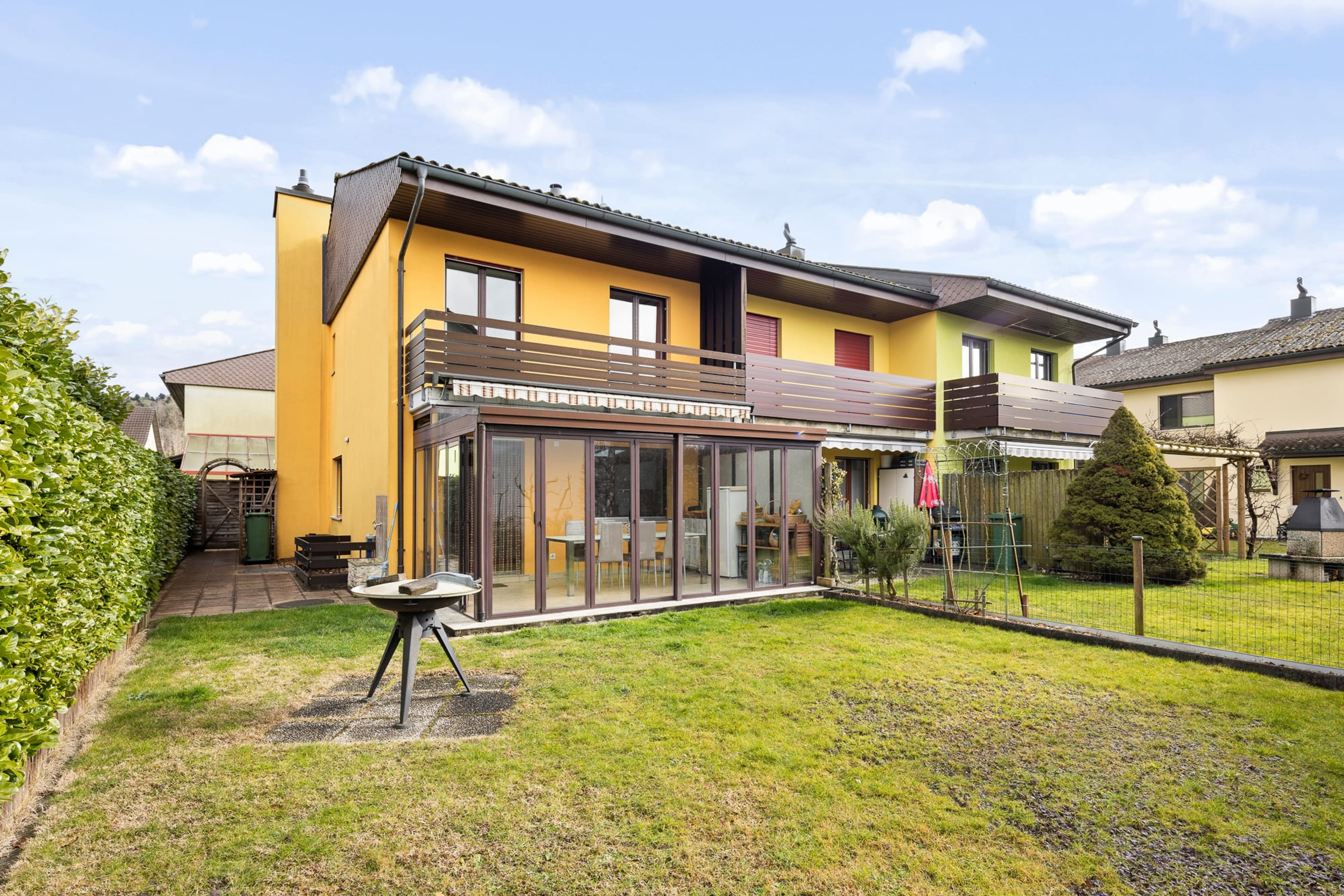 Familienfreundliches Wohnerlebnis mit Garten und Wintergarten - 1
