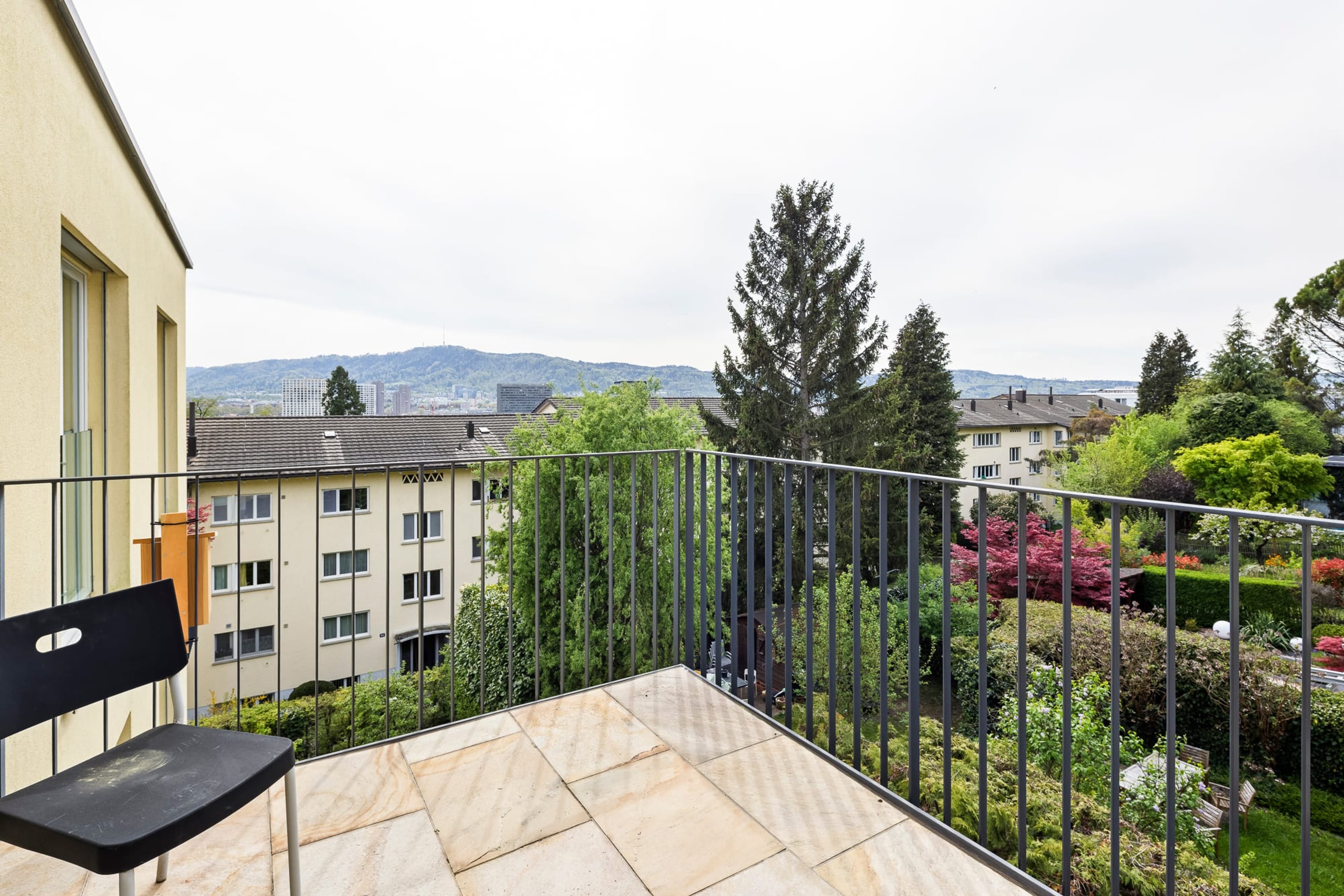 Exklusiv über den Dächern von Zürich: Privatsphäre trifft Skyline - 4
