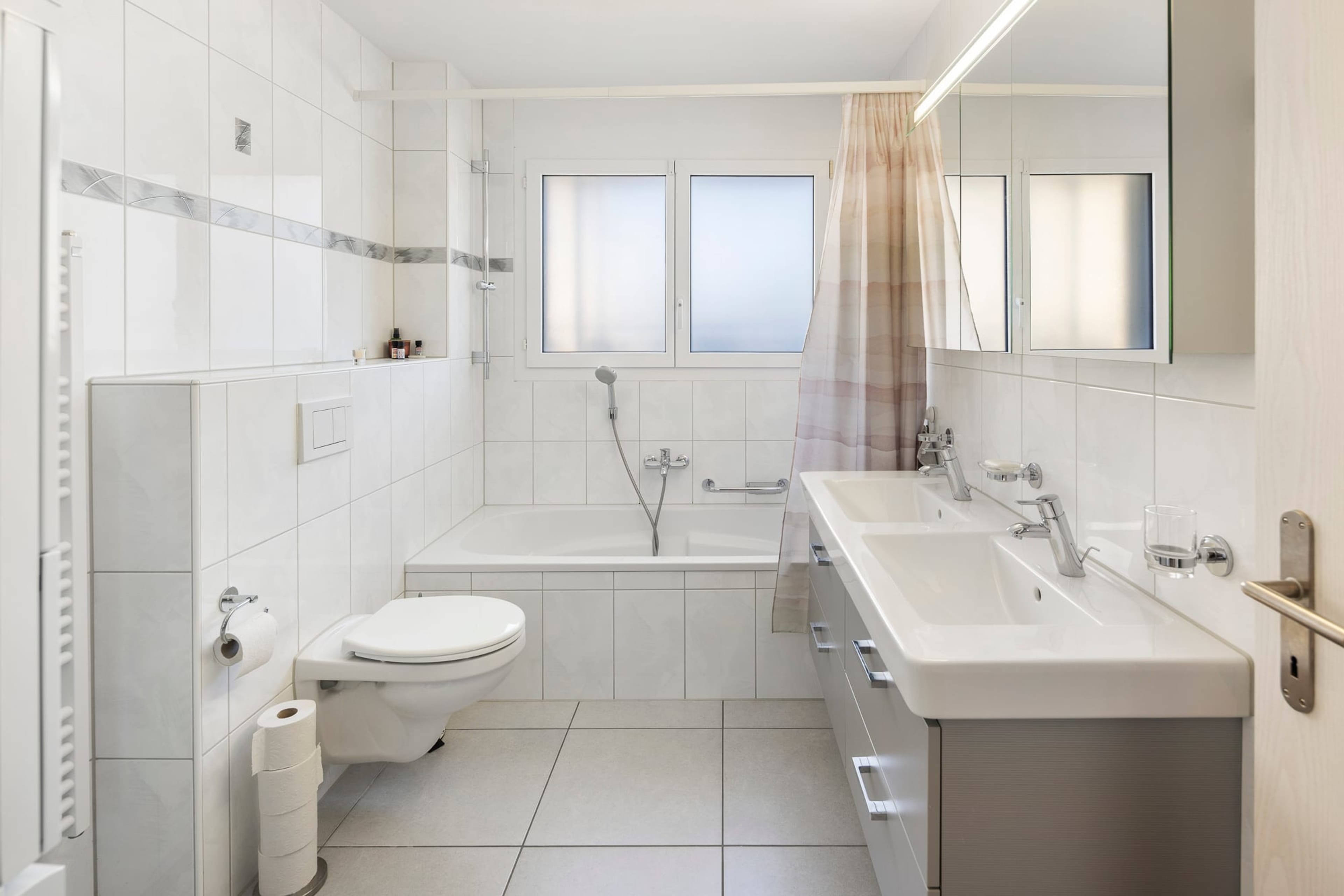 Moderne Familienwohnung mit traumhafter Gartenoase - 9