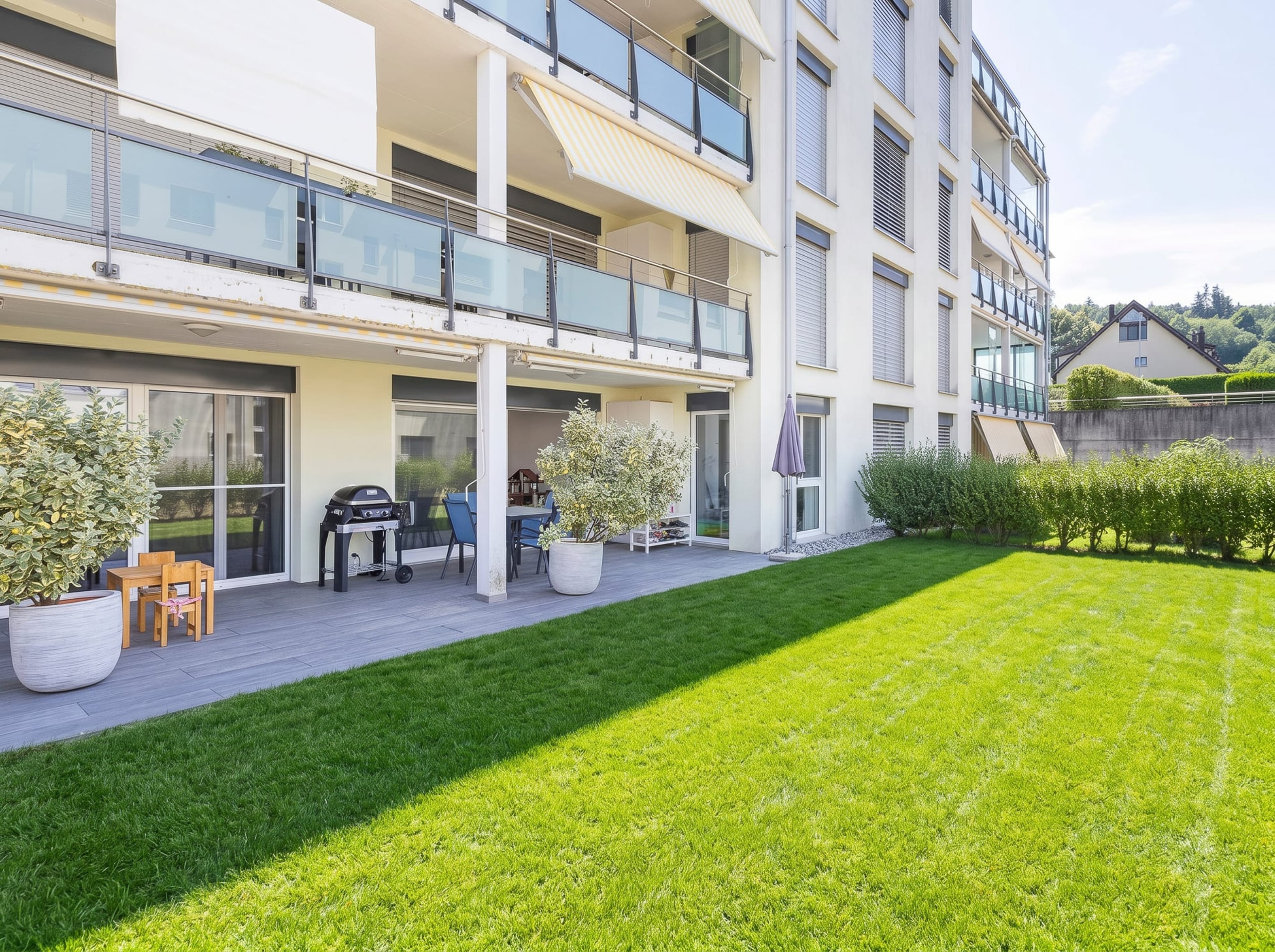 Moderne Familienwohnung mit traumhafter Gartenoase - 11