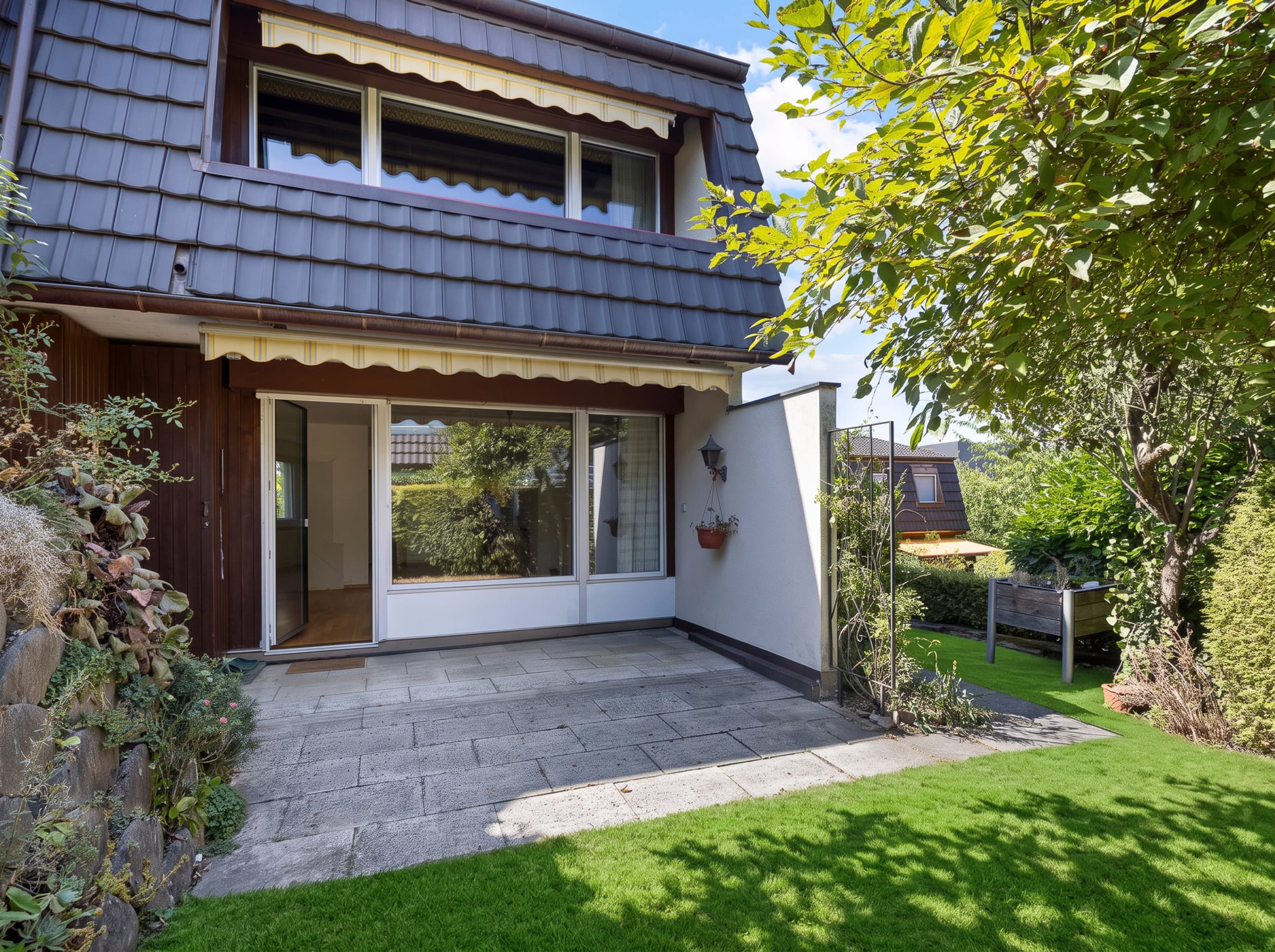 4.5-Zimmer Doppeleinfamilienhaus mit Garten in Allschwil kaufen