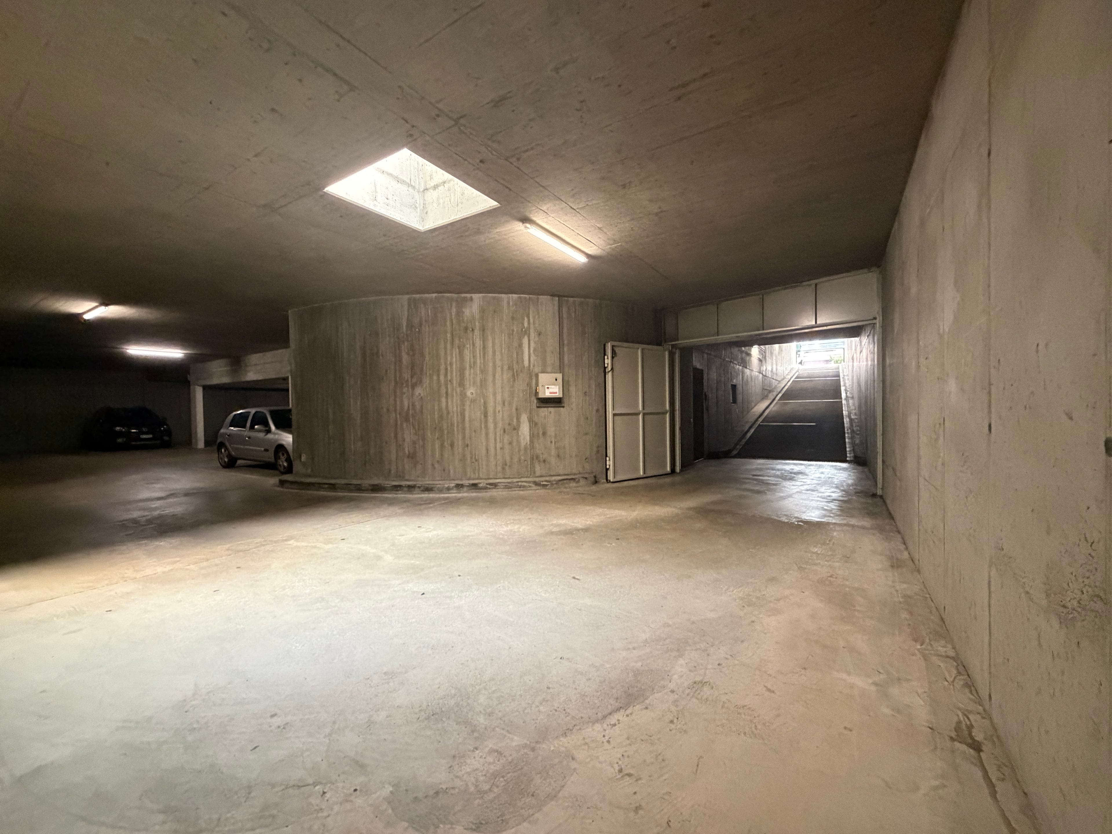 Tiefgaragenplatz mit gesicherter Zufahrt in Basel mieten - 2