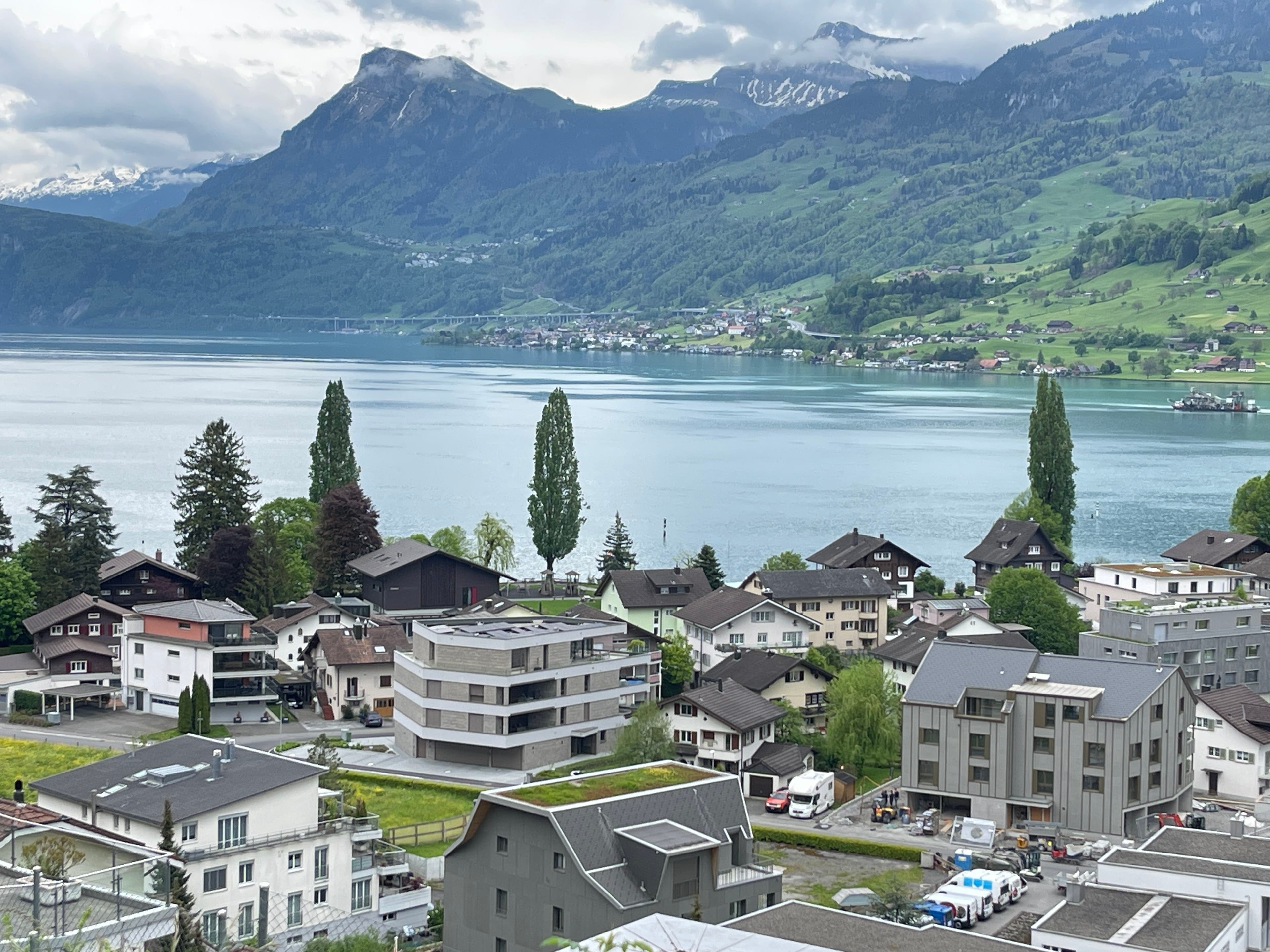 Neuwertig wohnen in Ennetbürgen – moderne 3.5-Zimmer-Wohnung mit Balkon - 1