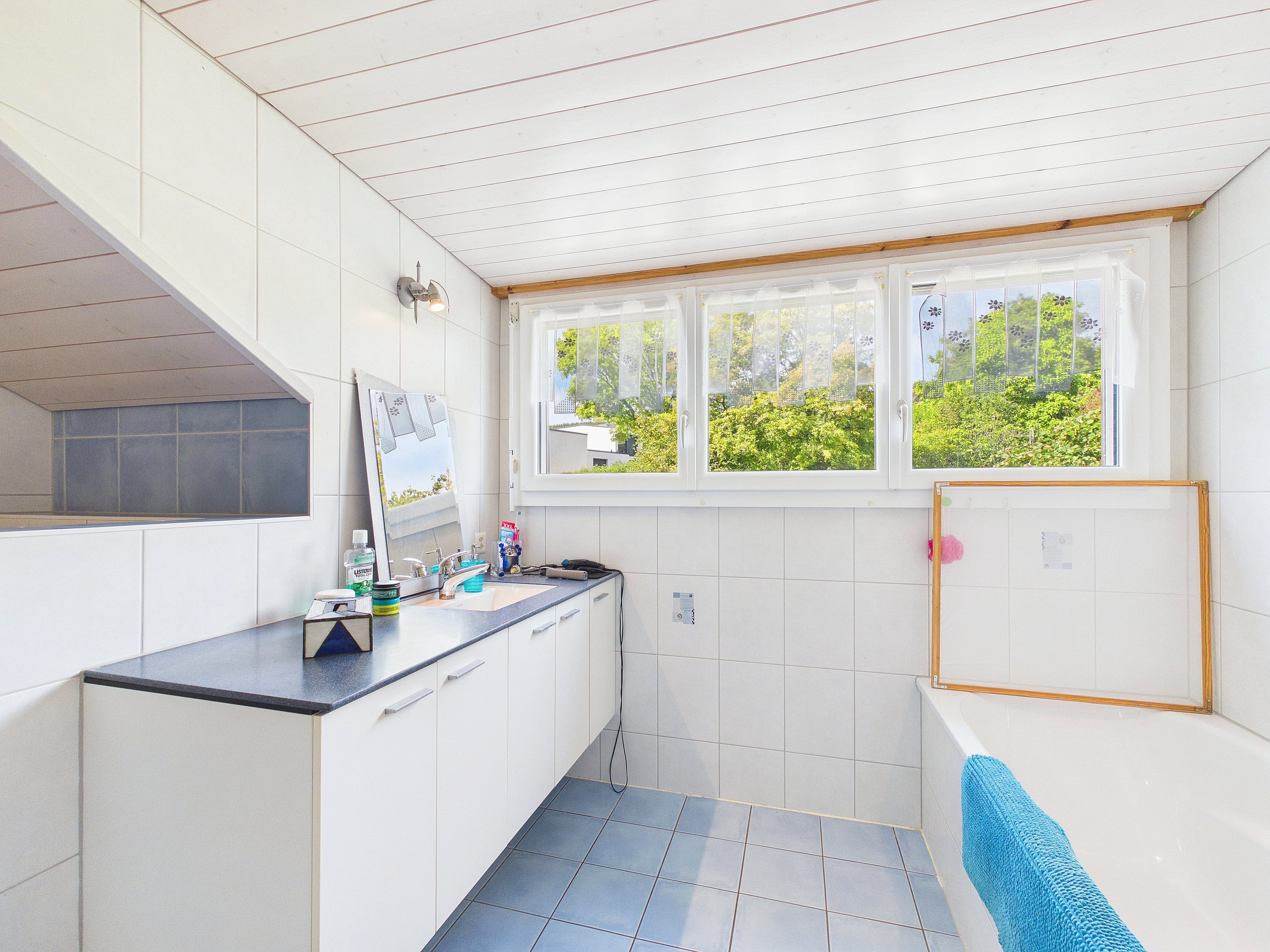6-Zimmer-Einfamilienhaus mit 1712m² Grundstück und grossem Entwicklungspotential - 11