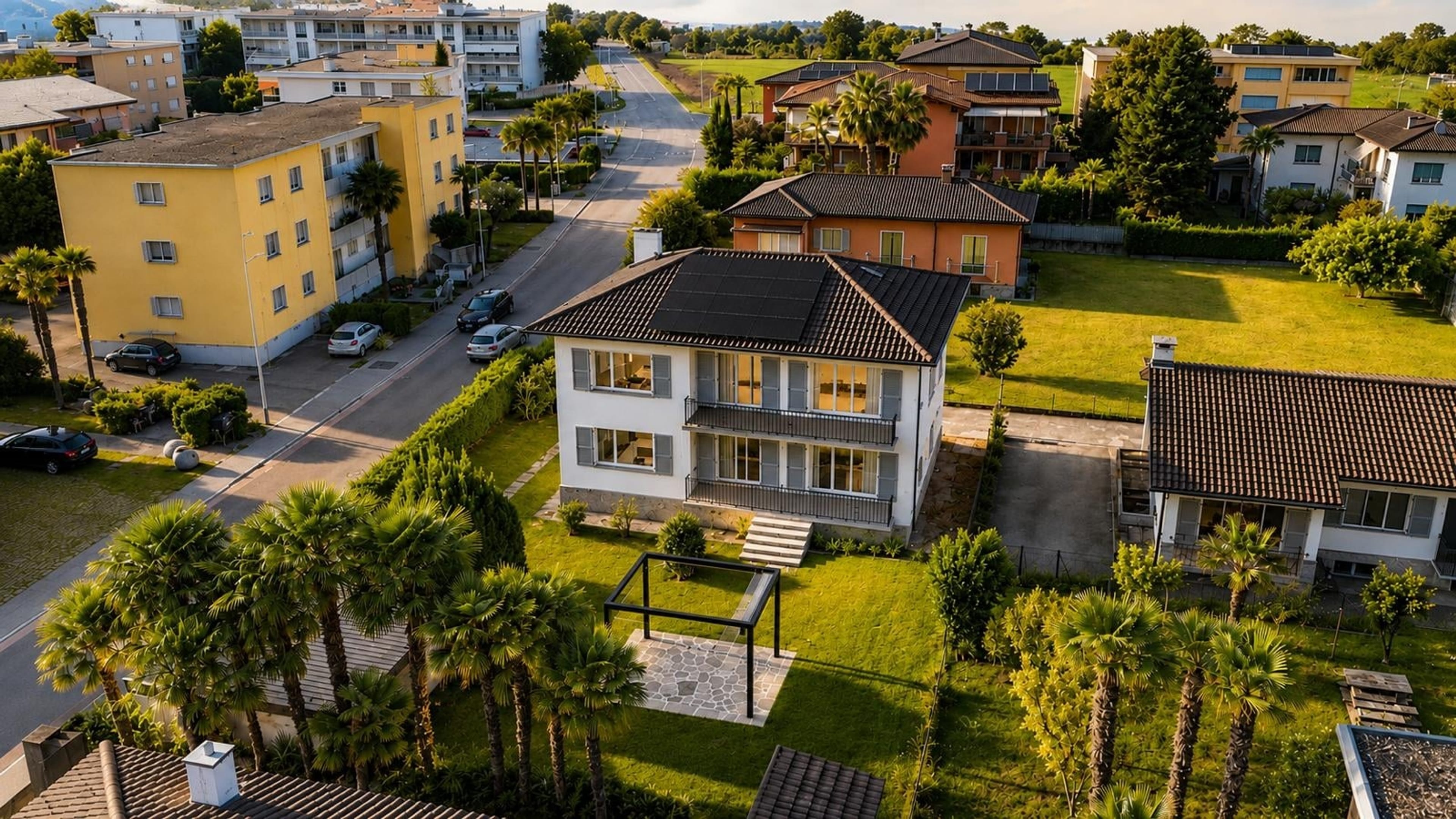 Kernsaniertes Zweifamilienhaus in Ascona - Bild 1