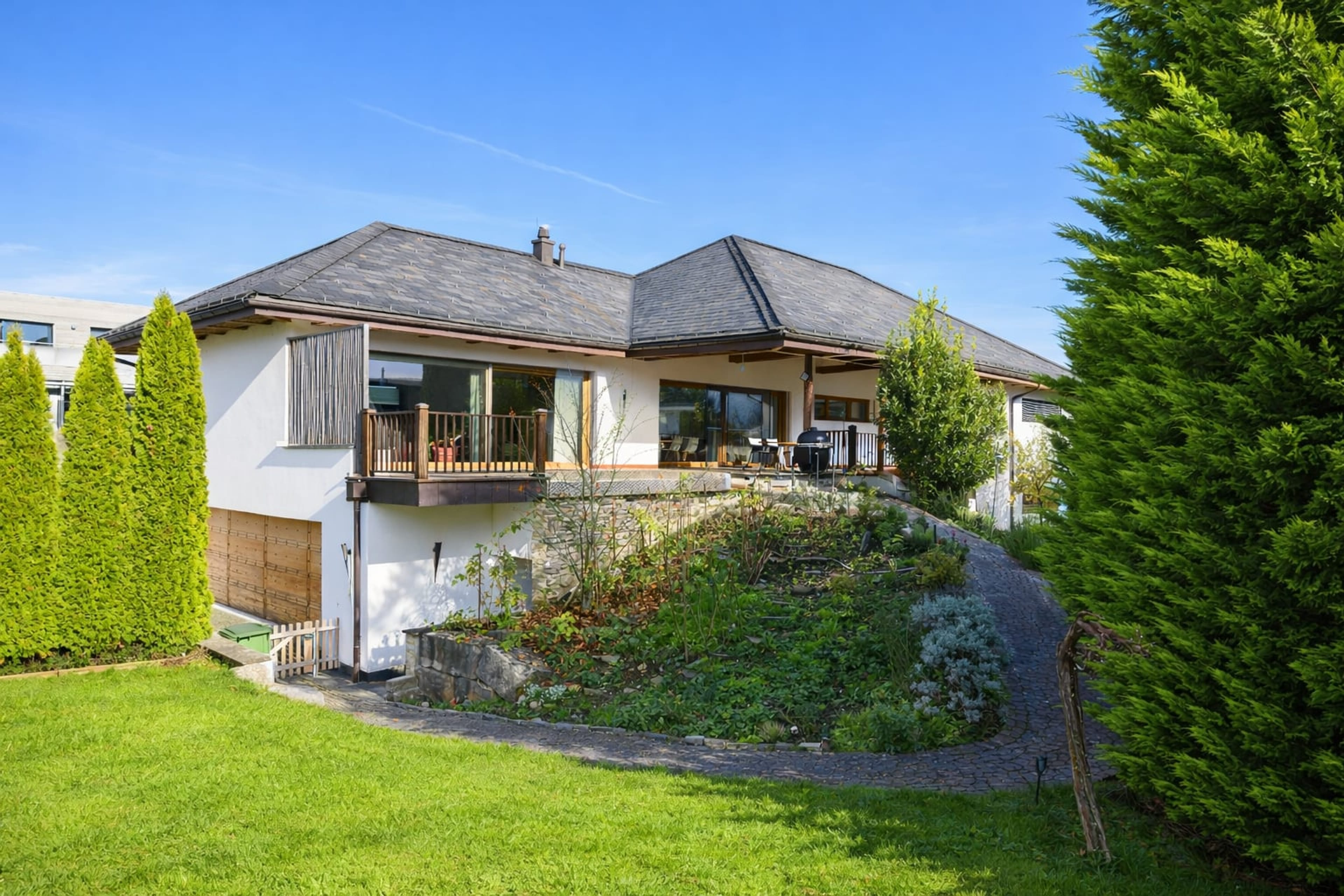 7.5-Zimmer-Villa mit Pool und Garten in Altstätten - Bild 4