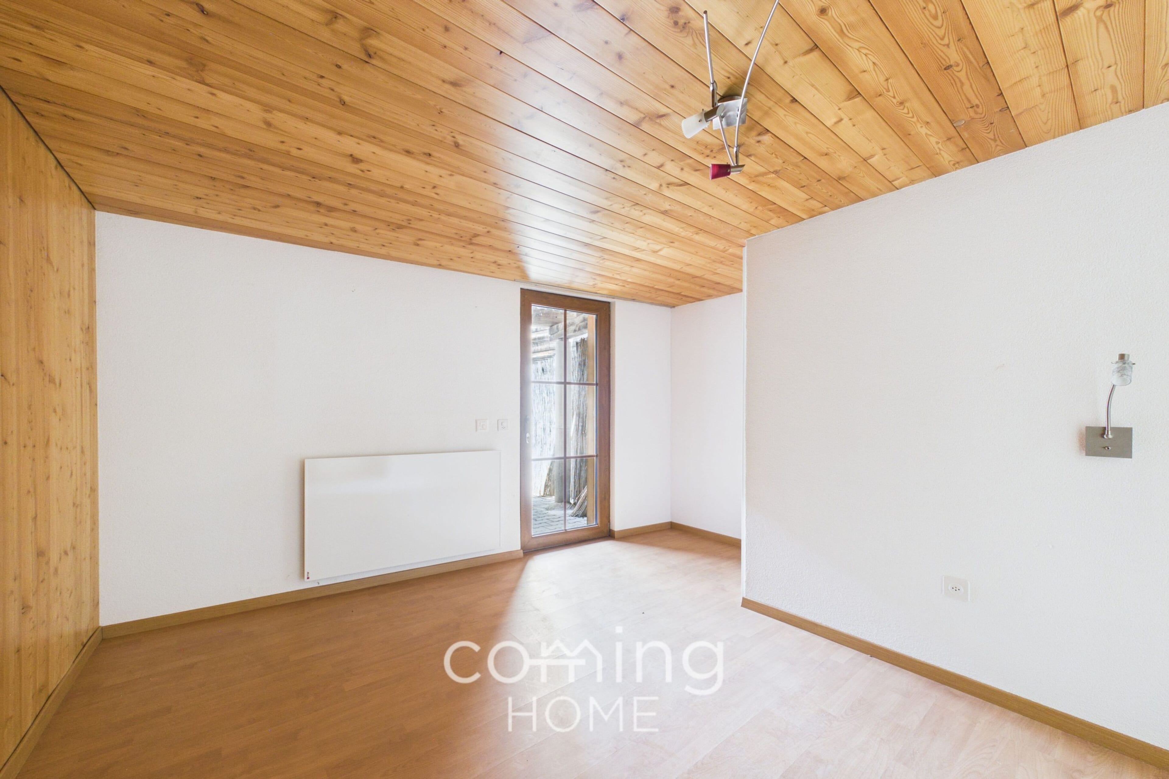 Alpines Zweifamilienhaus mit Panoramablick, Terrassen, Stall und Doppelgarage - Unterems - 9
