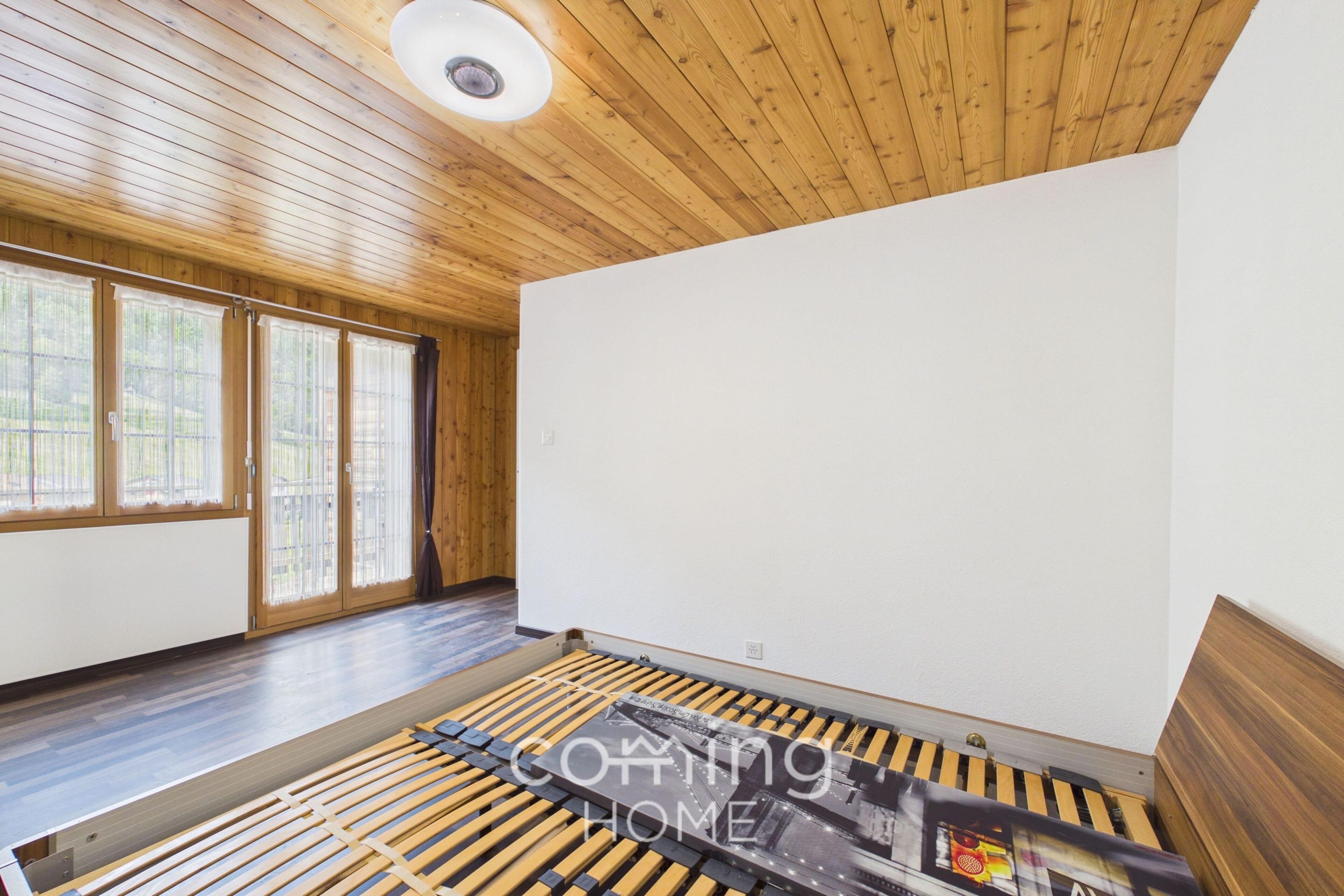 Alpines Zweifamilienhaus mit Panoramablick, Terrassen, Stall und Doppelgarage - Unterems - 10