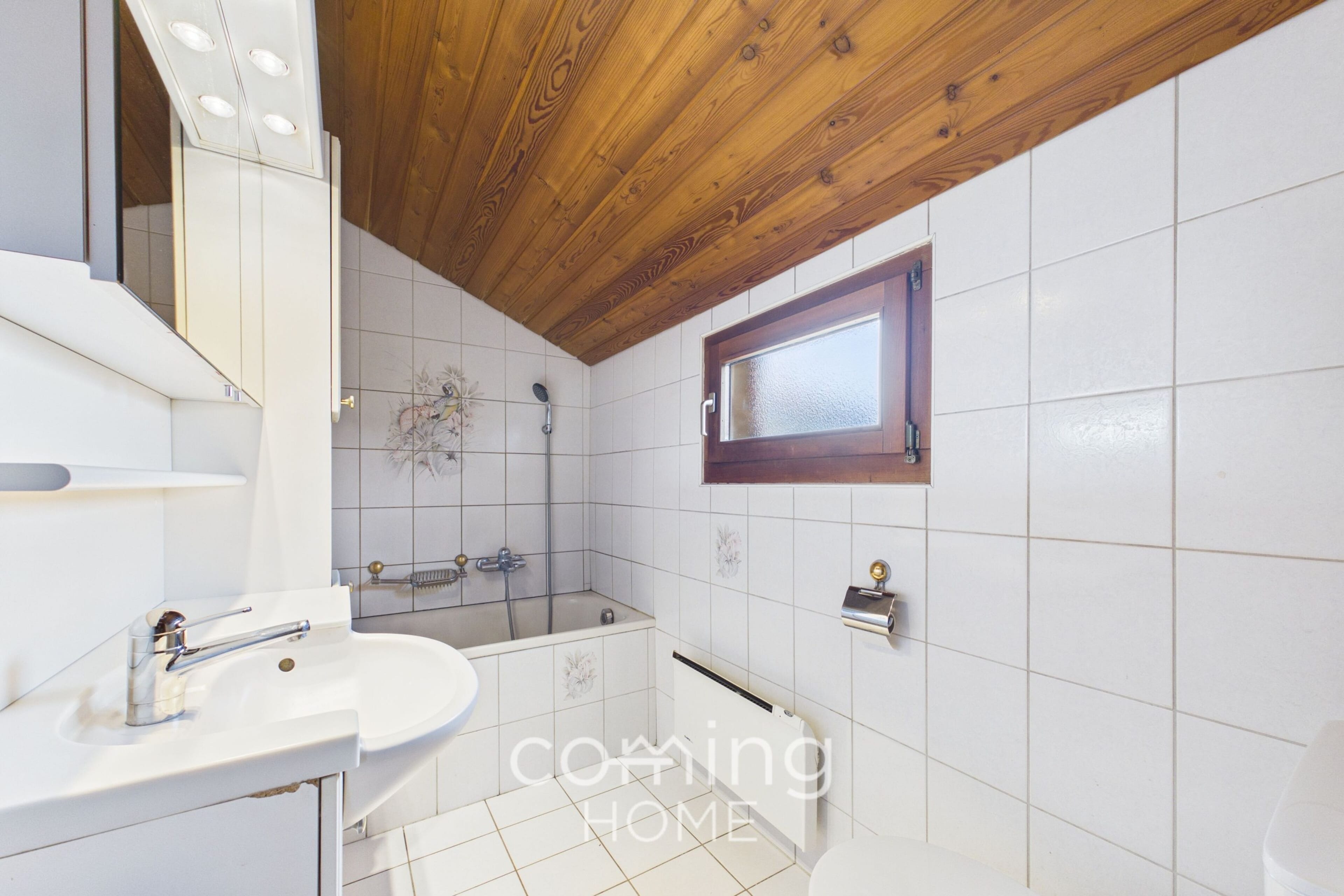 Alpines Zweifamilienhaus mit Panoramablick, Terrassen, Stall und Doppelgarage - Unterems - 4