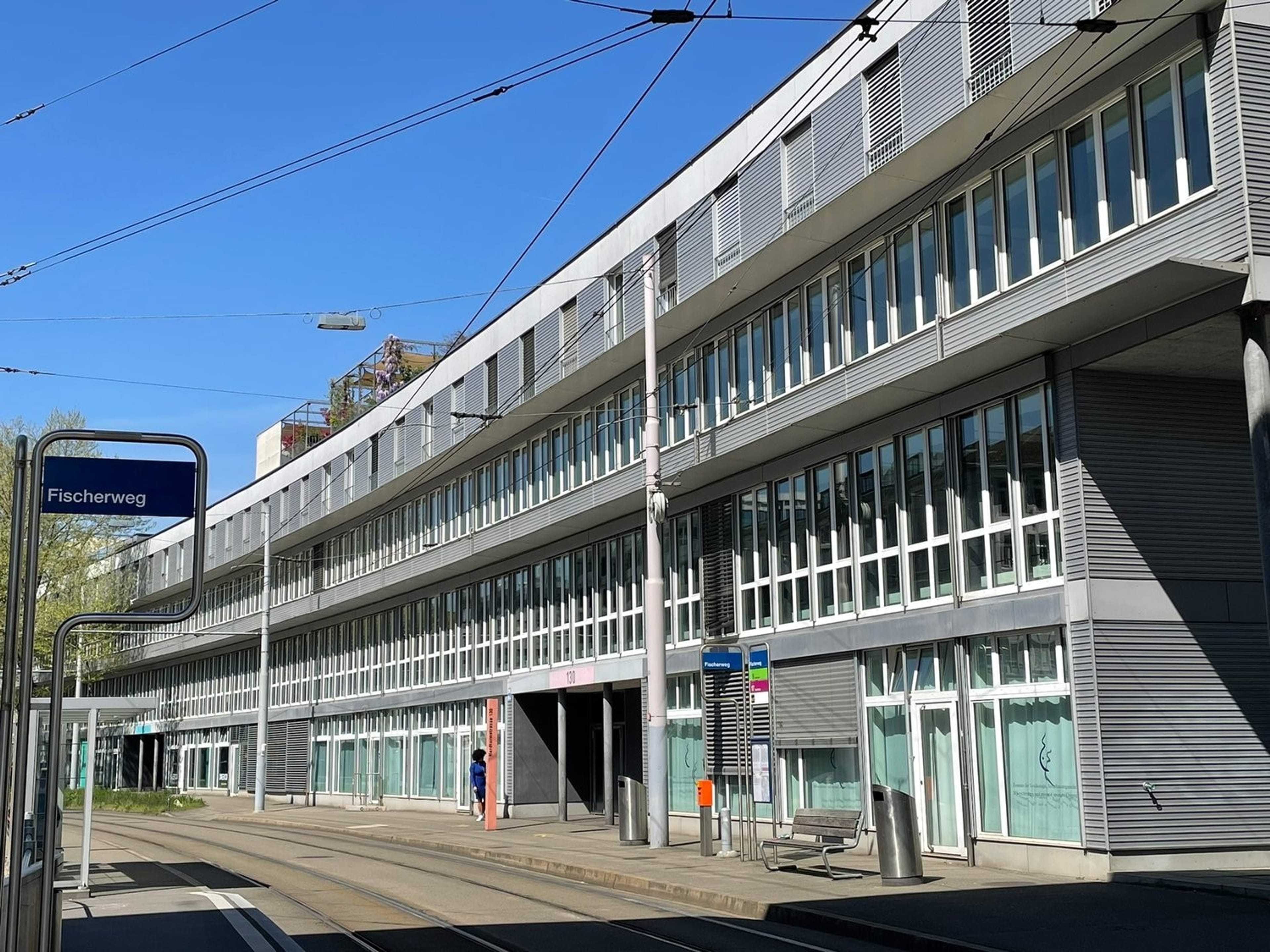 Neu ausgebautes Büro mit 235 m² an der Limmat, Tram vor der Tür