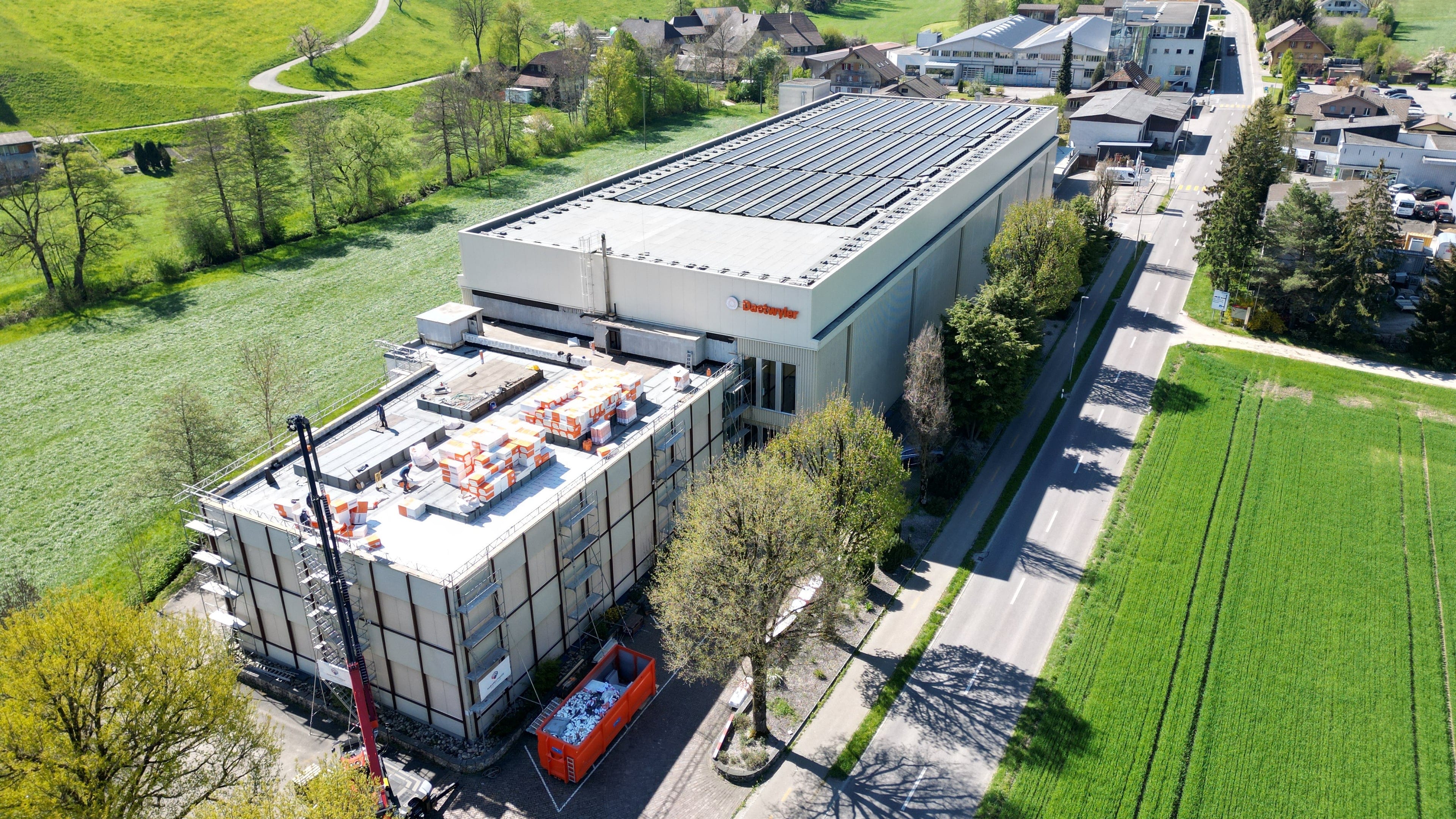 Gewerbe-/Produktionsflächen mit PV & Kranen in Ursenbach mieten
