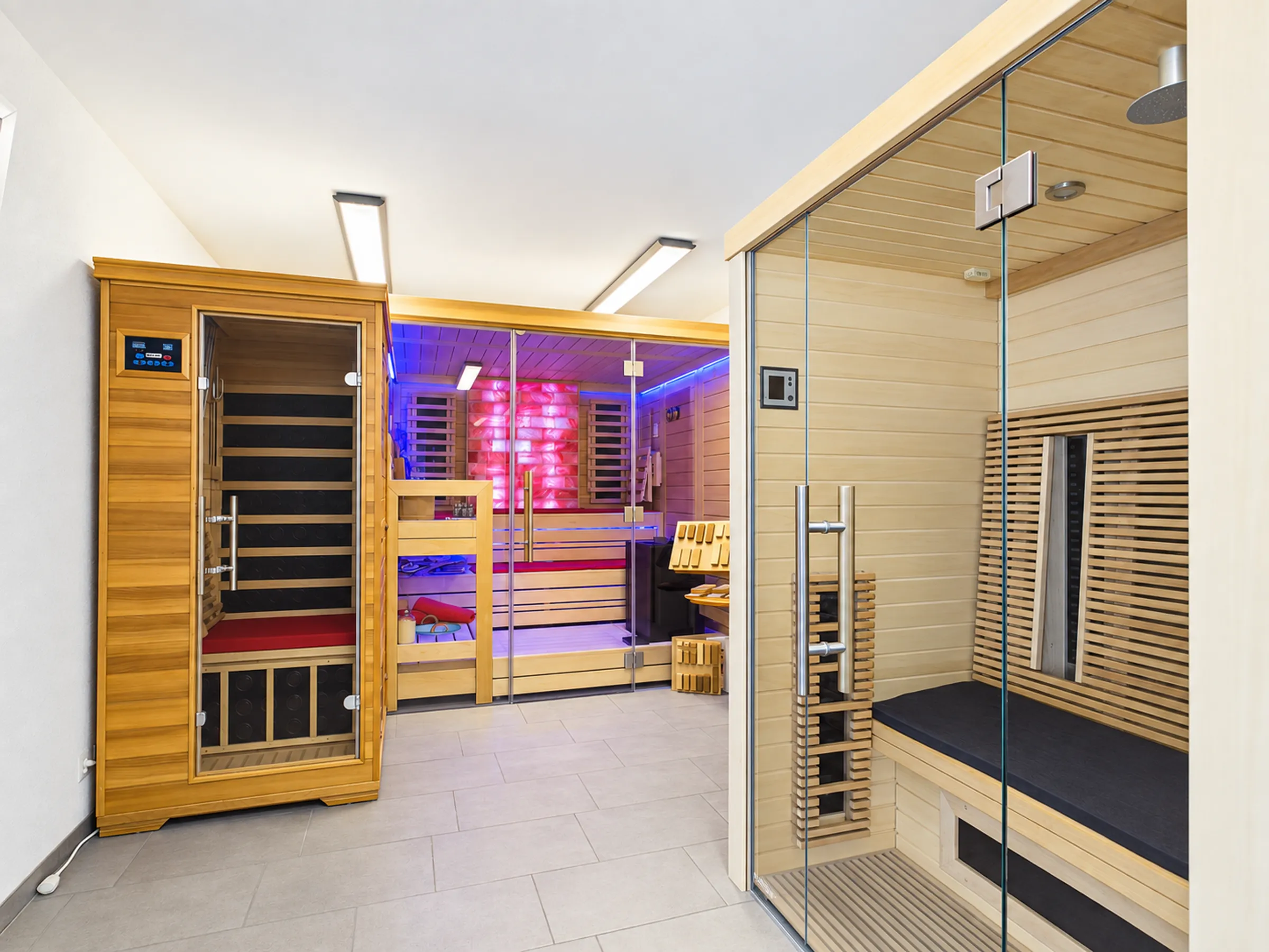 Einfamilienhaus mit beheiztem Pool und Wellnessoase - 10
