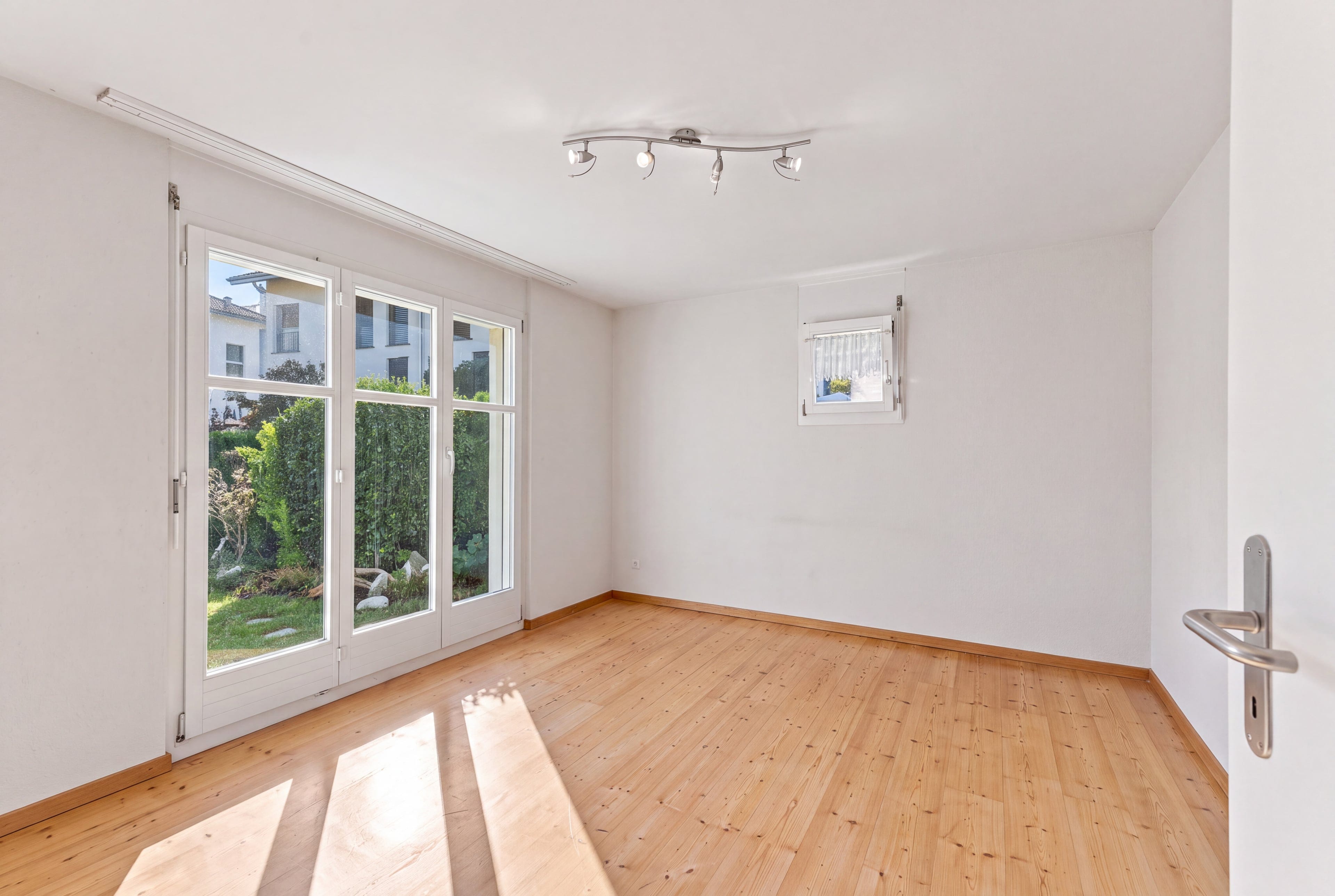 3.5-Zimmer-Gartenwohnung mit Cheminée in Jonen - 12