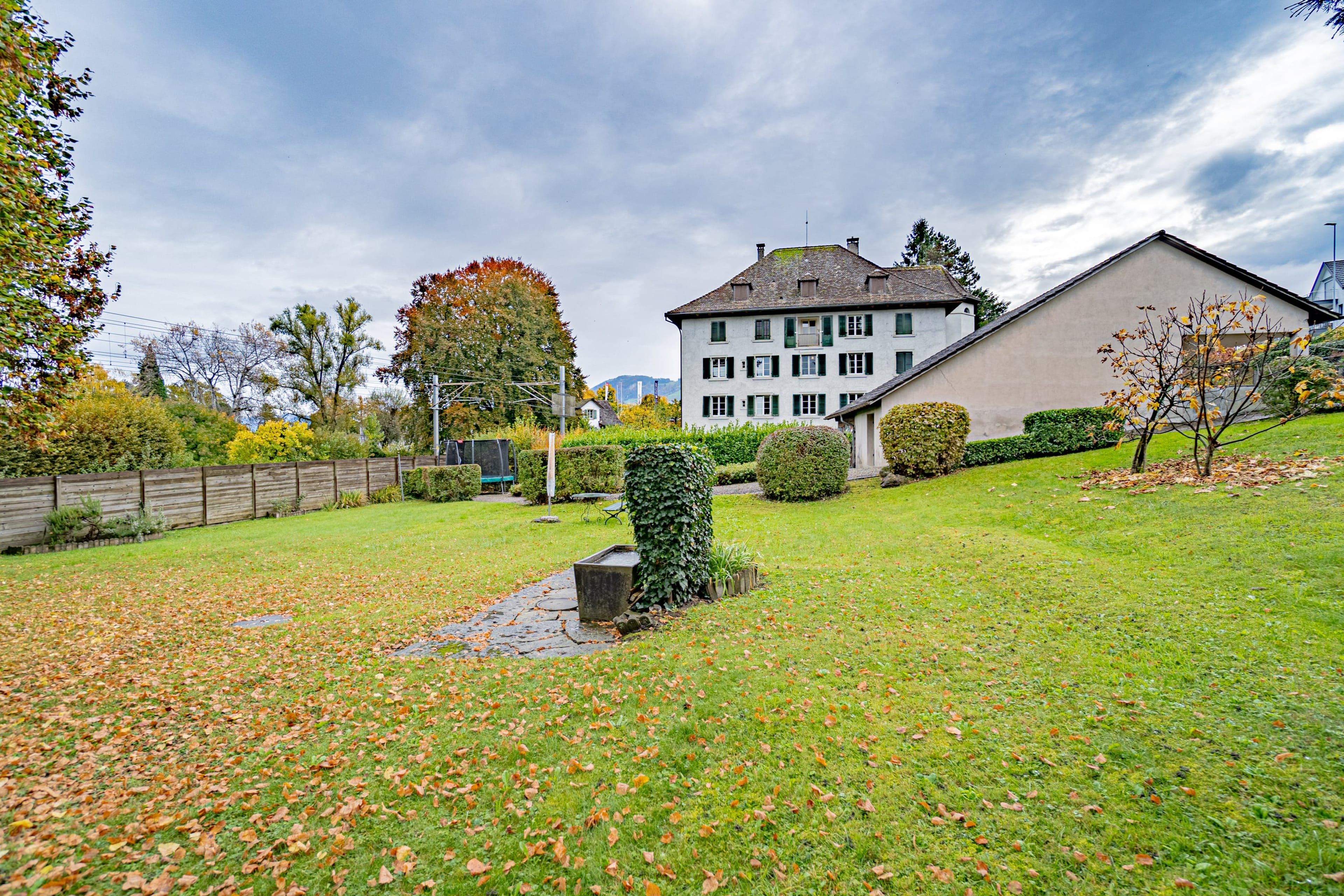 Historisches MFH mit 3 Einheiten und privatem Seepark mit EFH in Richterswil - 7
