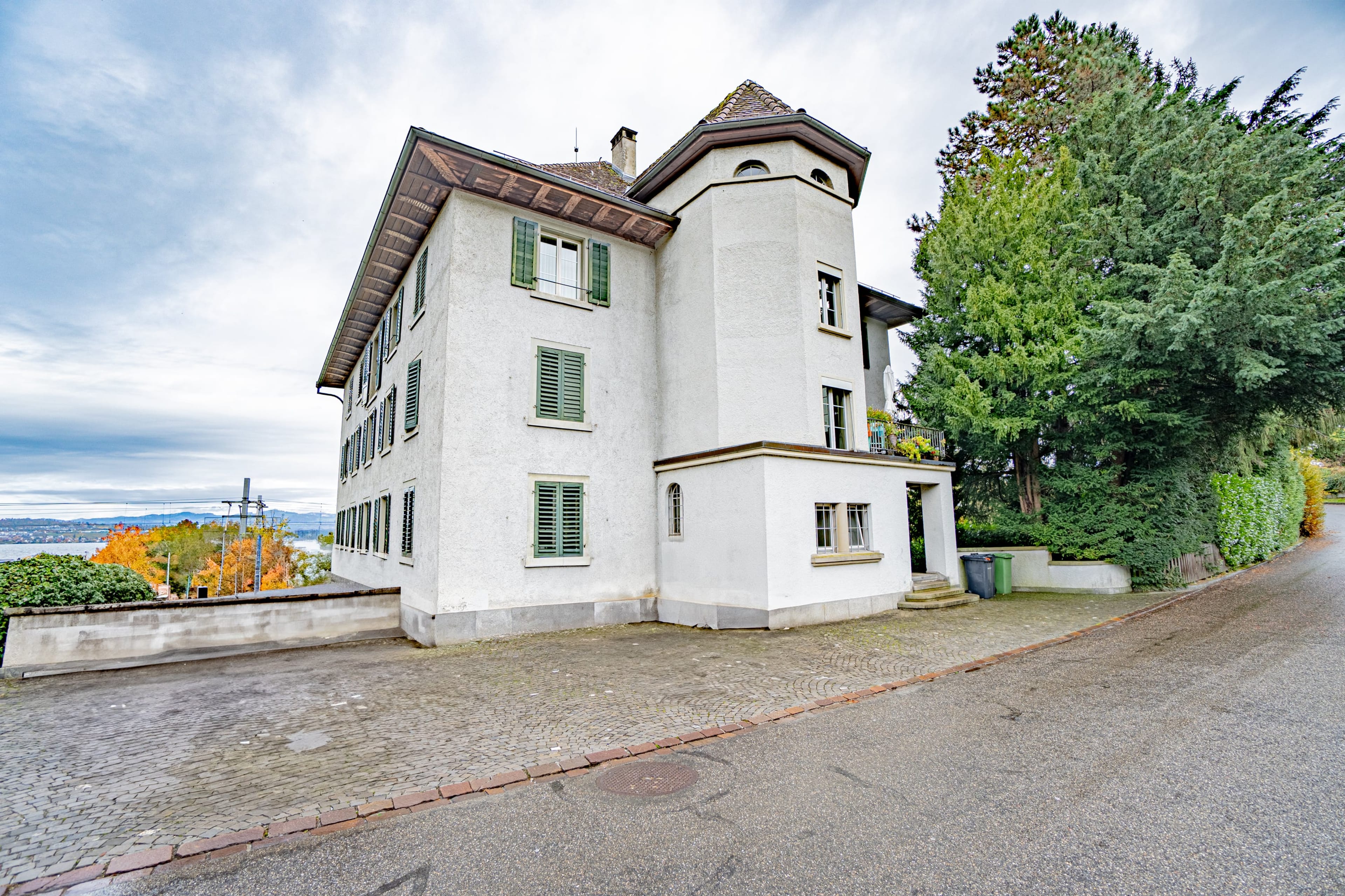 Historisches MFH mit 3 Einheiten und privatem Seepark mit EFH in Richterswil - 9