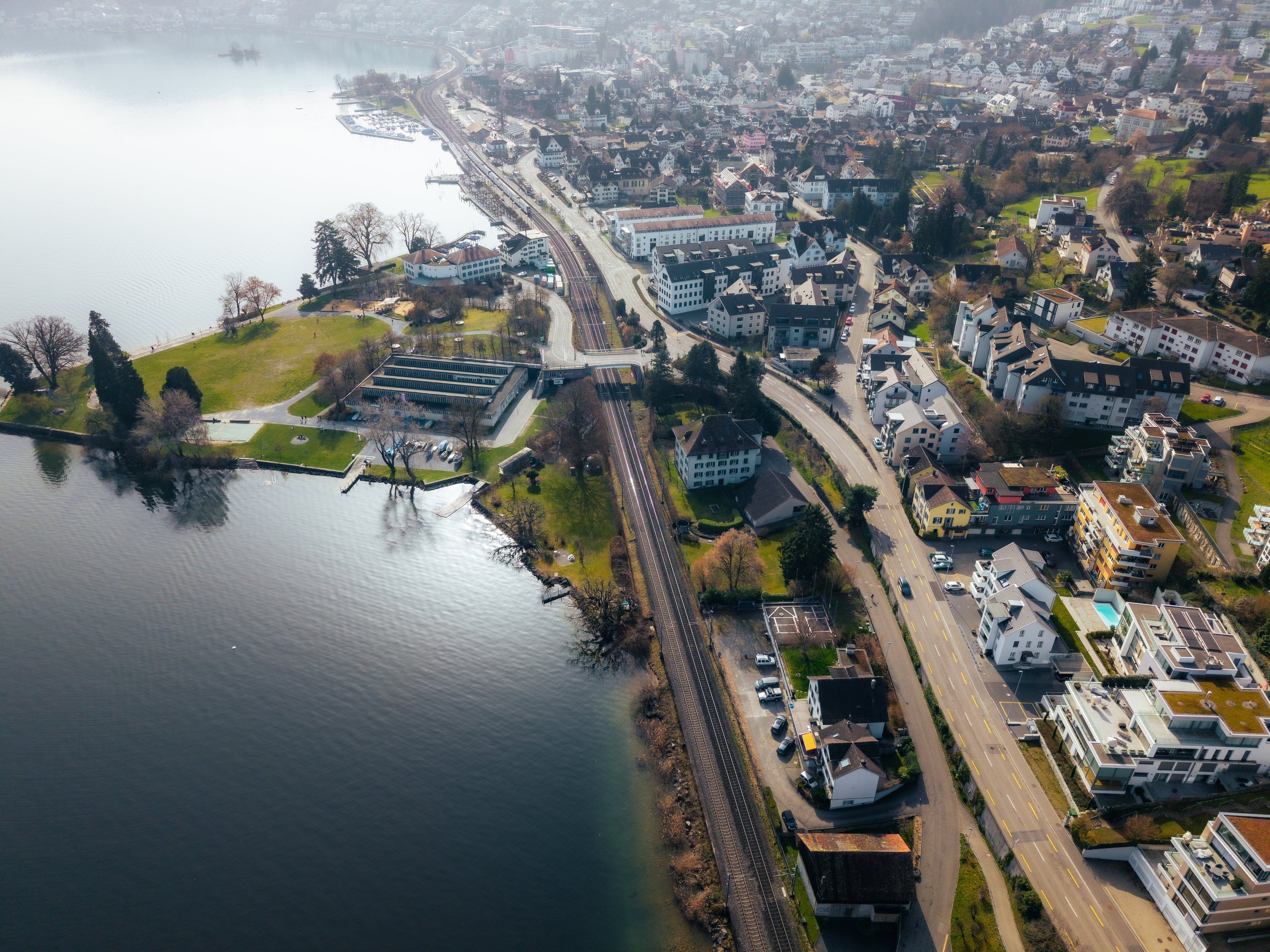 Historisches MFH mit 3 Einheiten und privatem Seepark mit EFH in Richterswil - 2