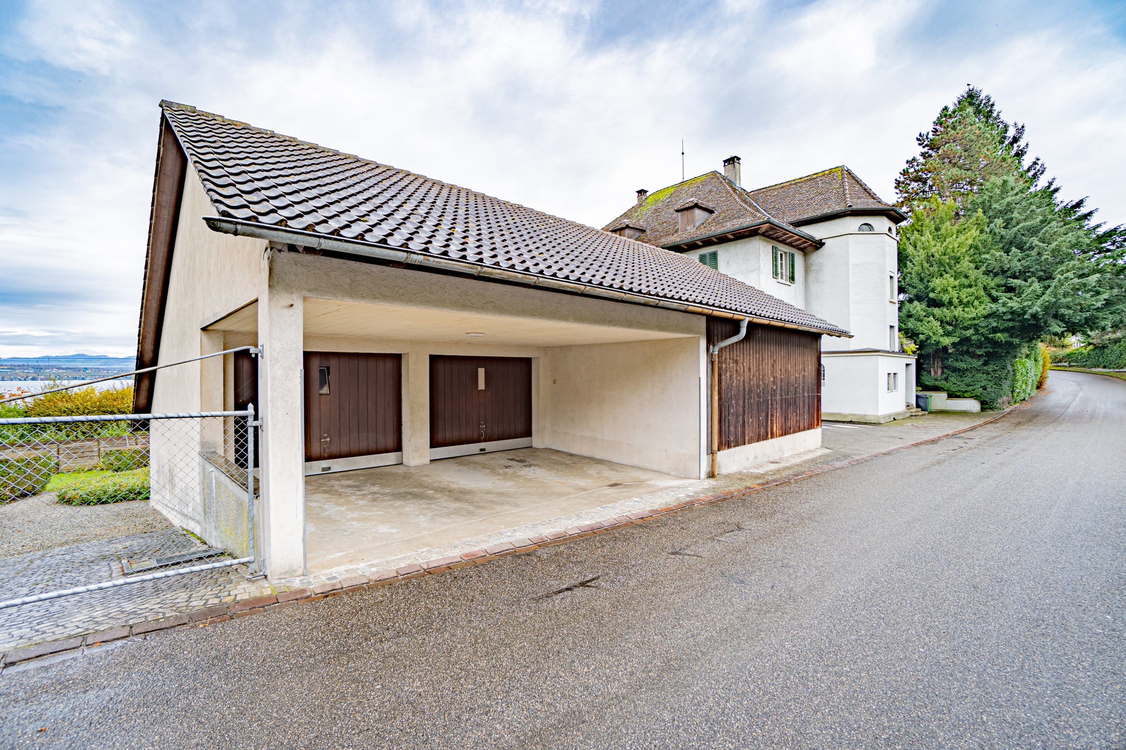 Historisches MFH mit 3 Einheiten und privatem Seepark mit EFH in Richterswil - 10