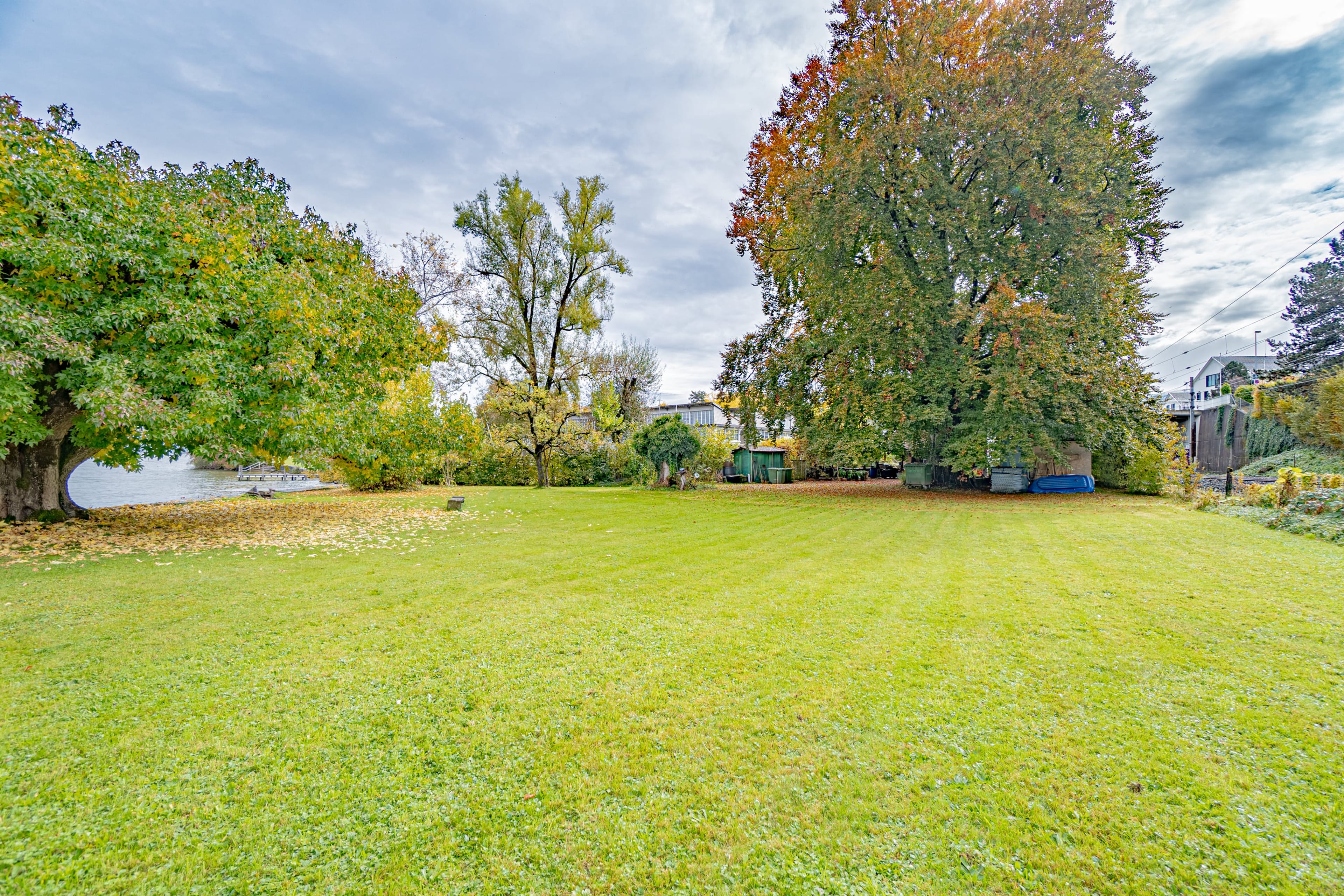 Historisches MFH mit 3 Einheiten und privatem Seepark mit EFH in Richterswil - 52