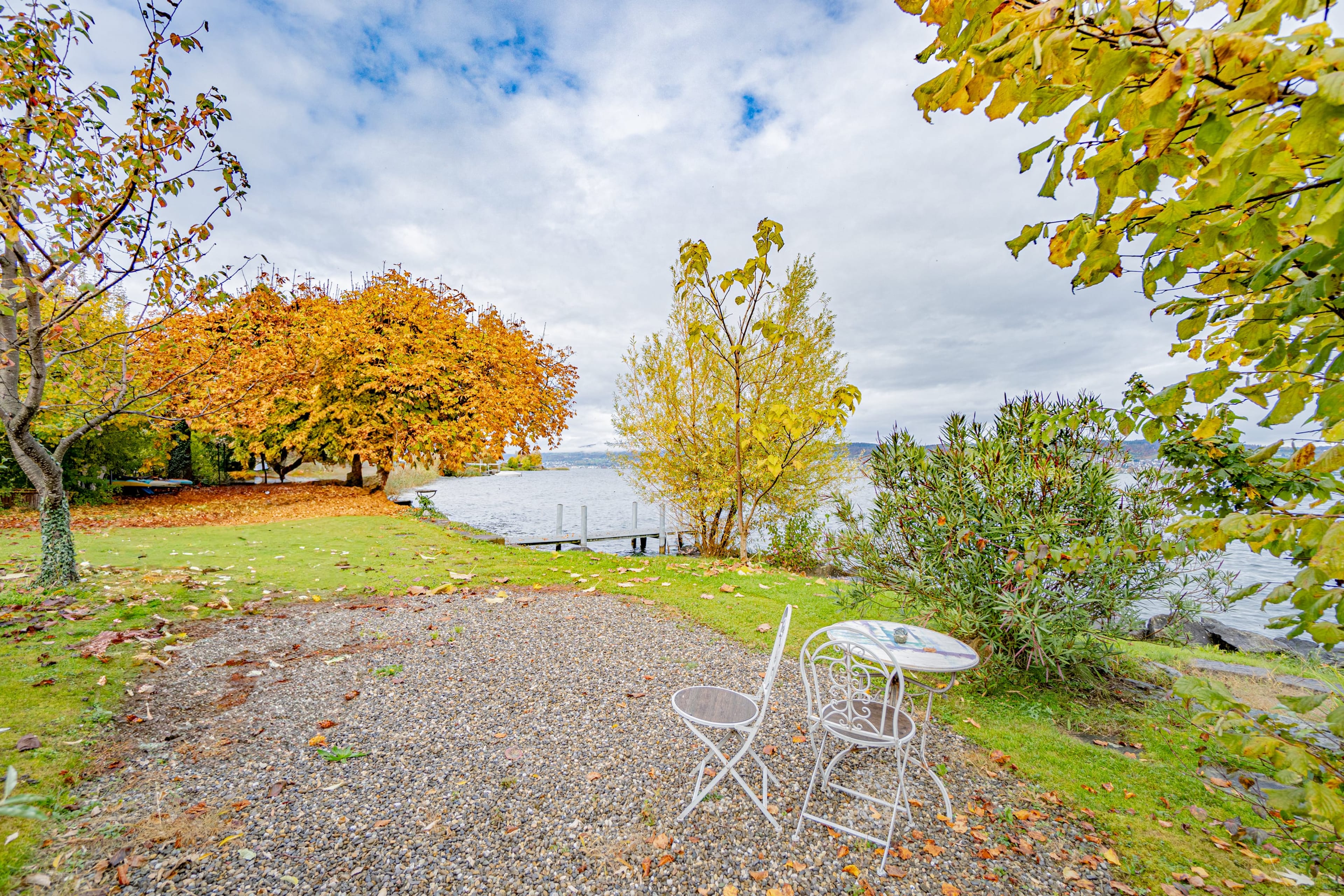 Historisches MFH mit 3 Einheiten und privatem Seepark mit EFH in Richterswil - 4