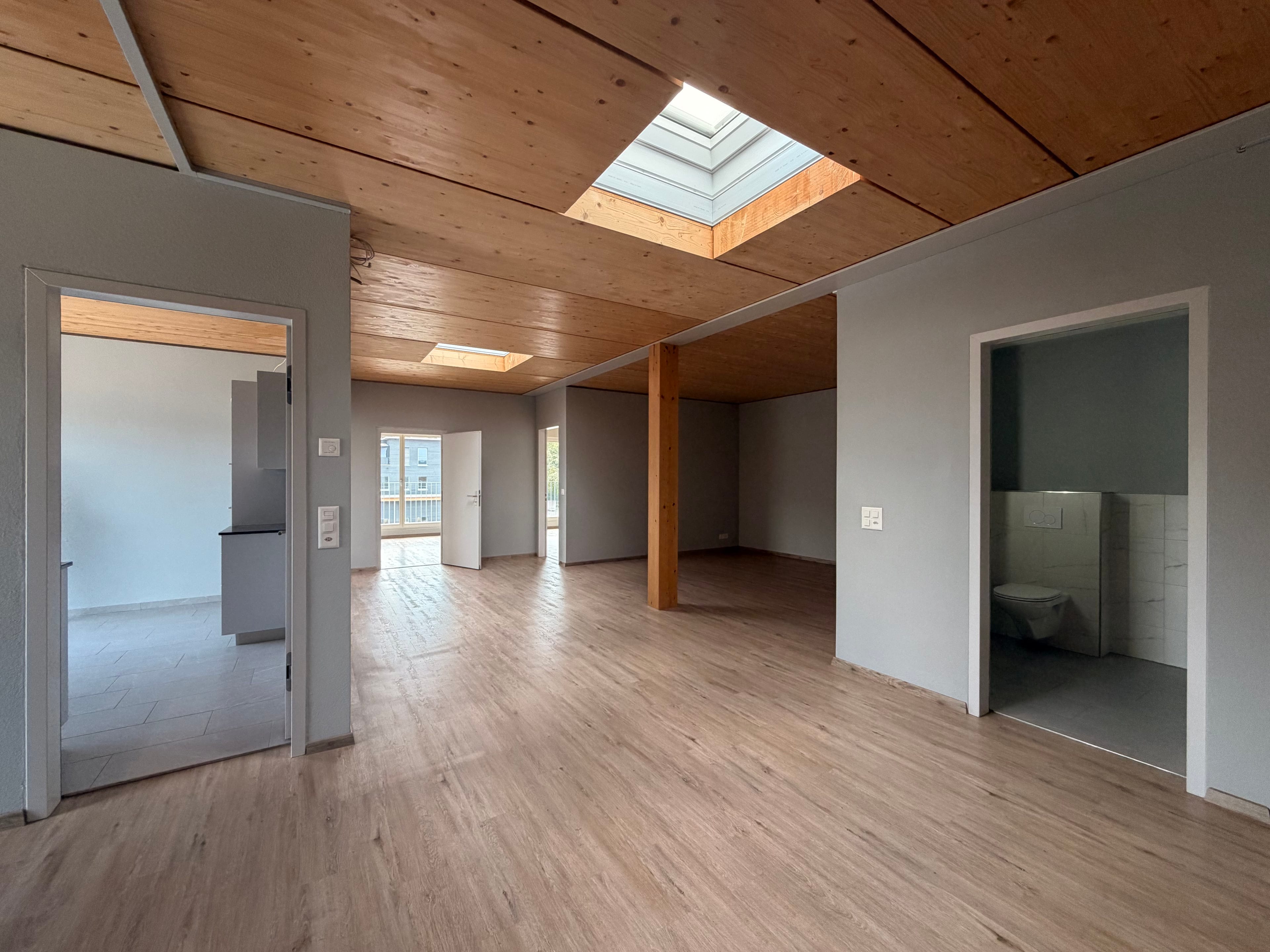 4.5-Zimmer Büro/Praxis mit Lift in Würenlos - 2
