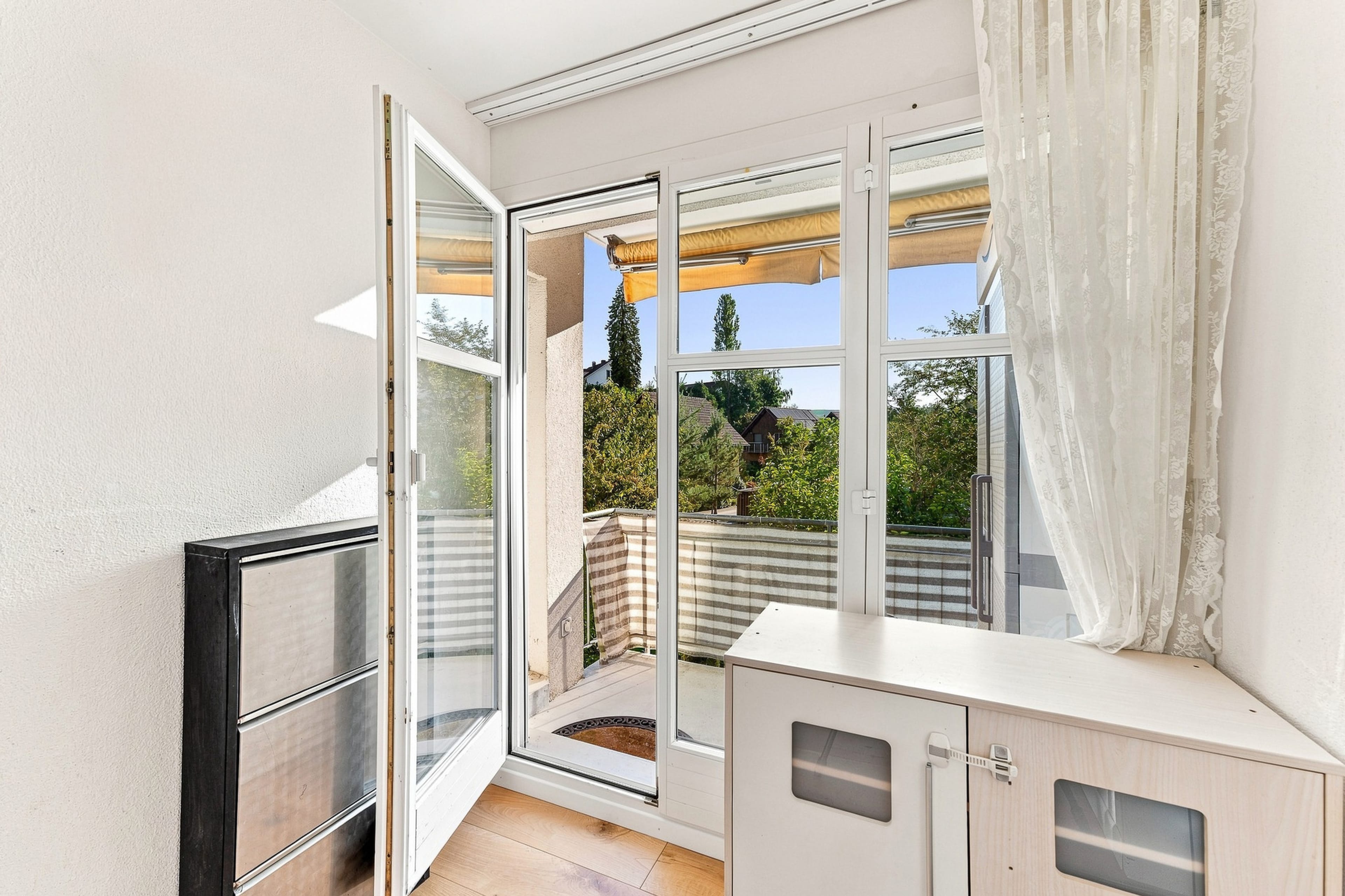 4.5-Zimmer-Etagenwohnung mit Cheminée inkl. Carport in Jonen - 12