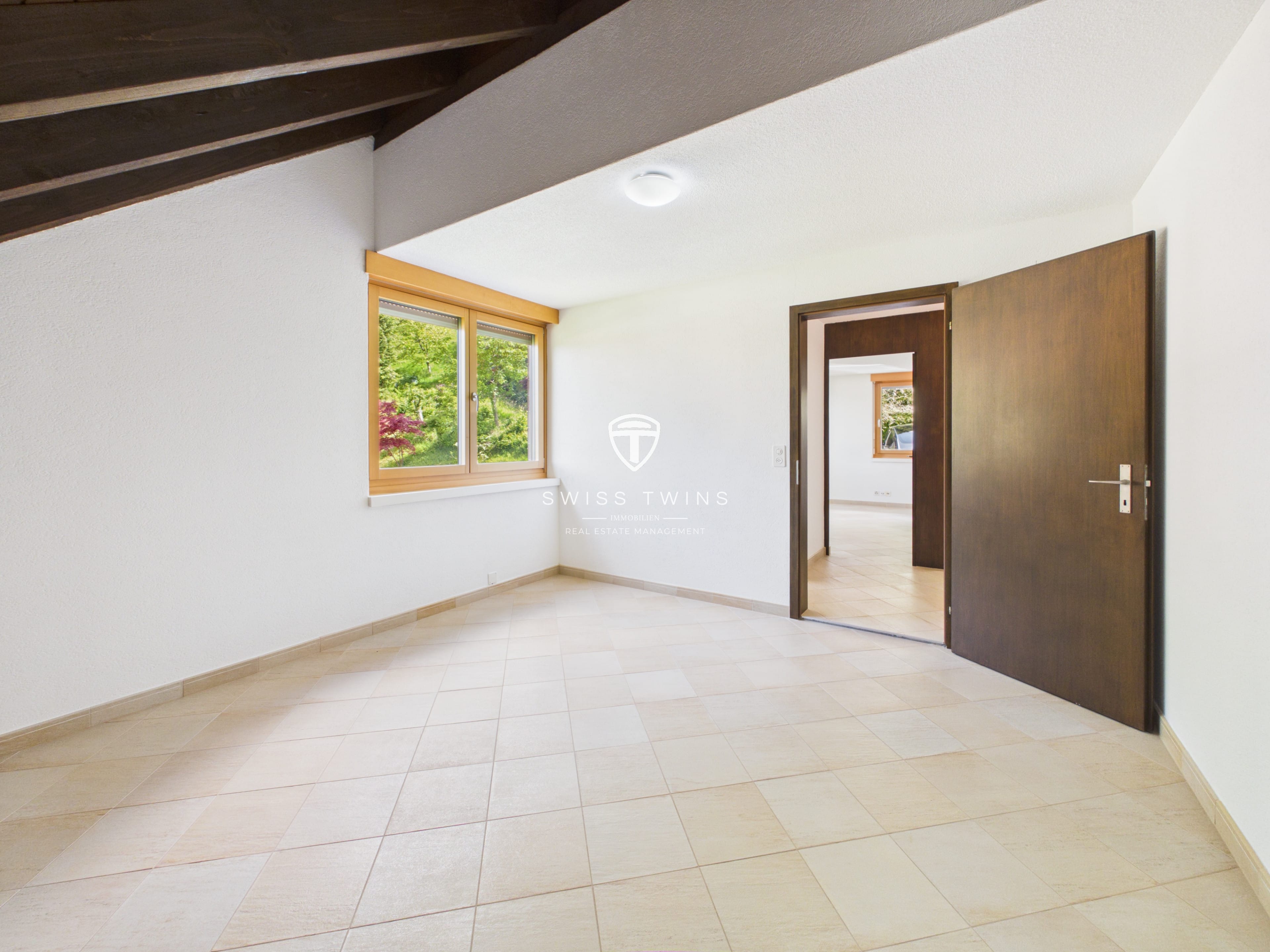 6.5-Zimmer-Terrassenwohnung mit grosser Terrasse in Stallikon - 3