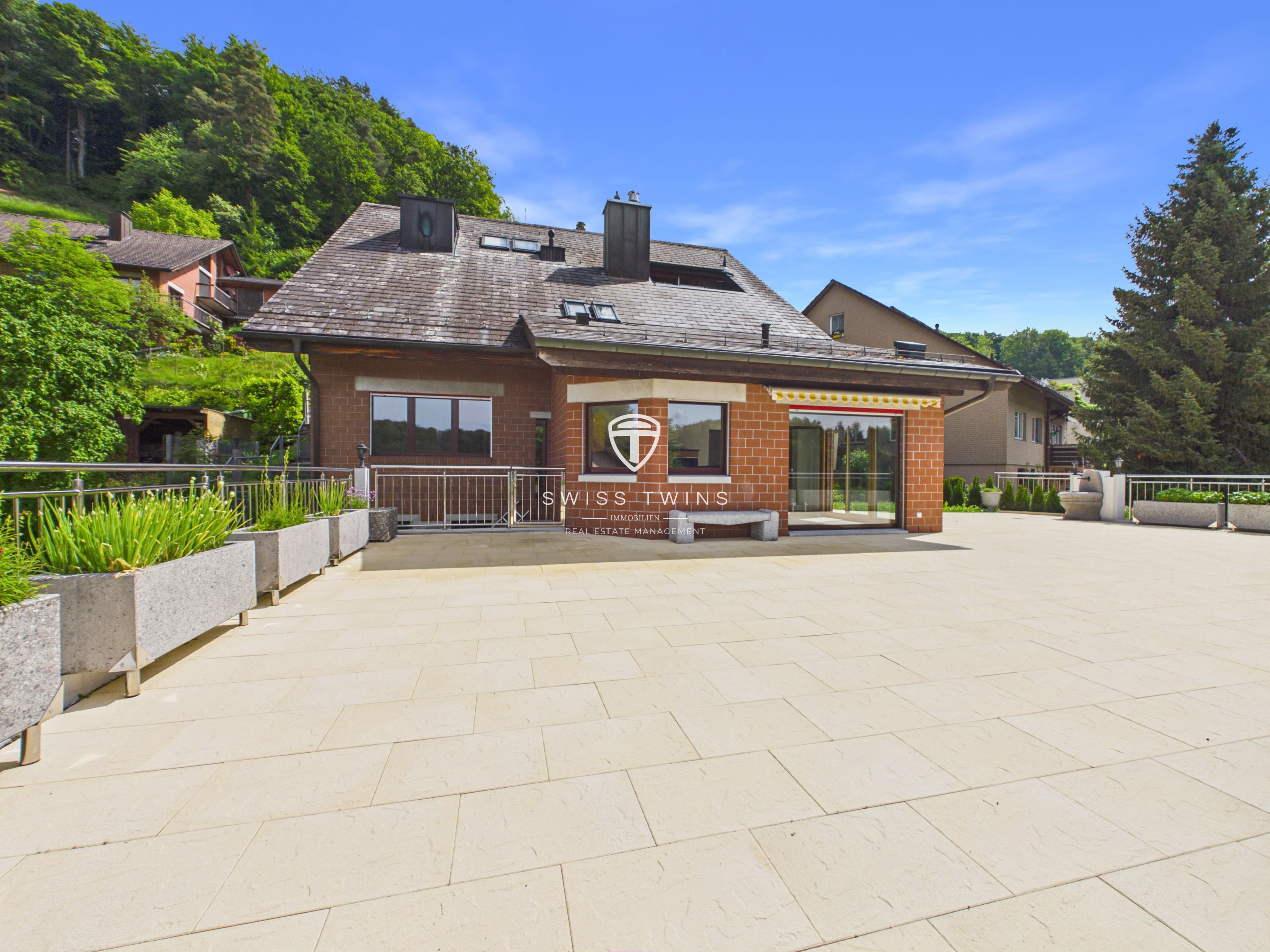 6.5-Zimmer-Terrassenwohnung mit grosser Terrasse in Stallikon - 1