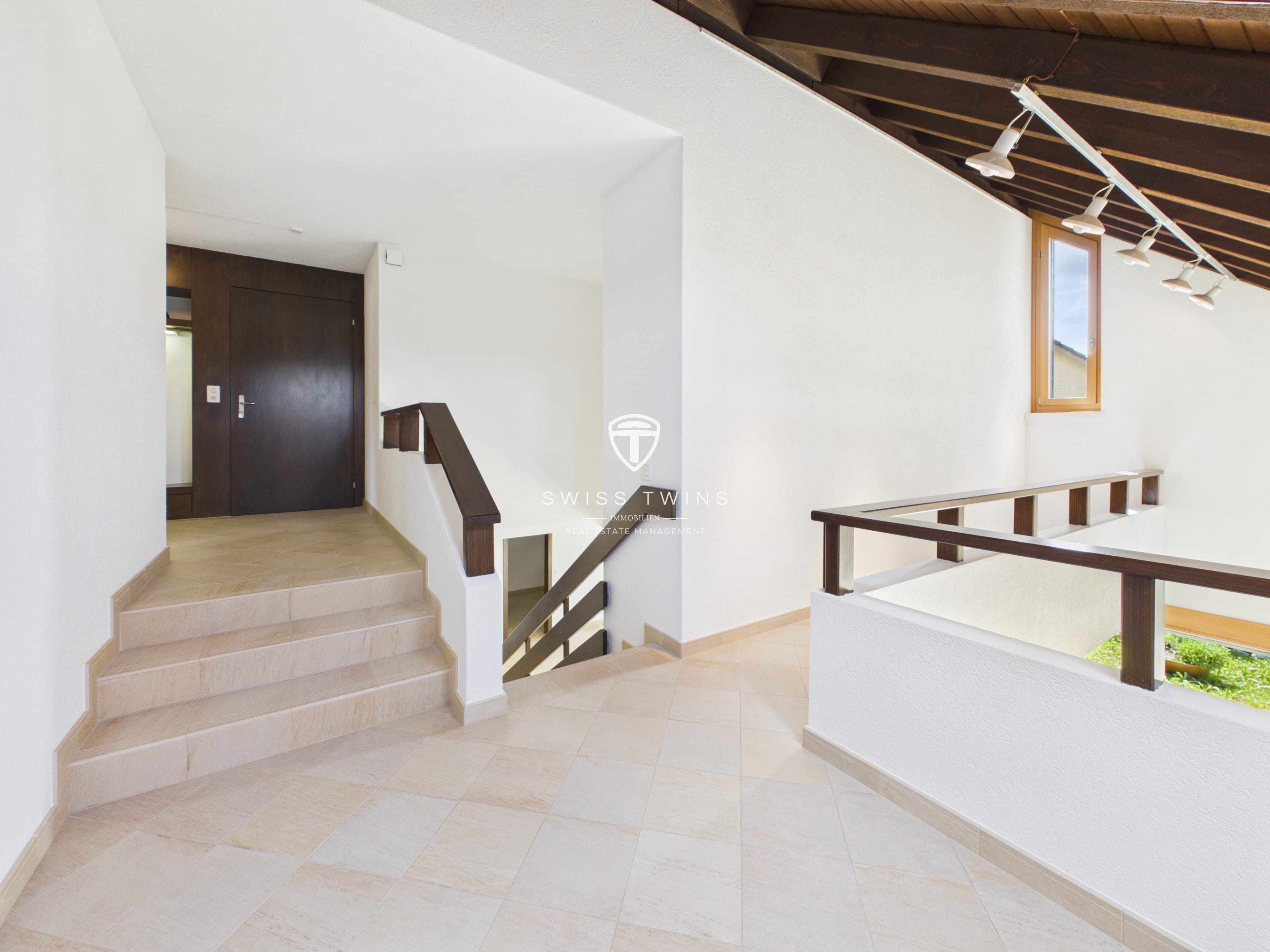 6.5-Zimmer-Terrassenwohnung mit grosser Terrasse in Stallikon - 2