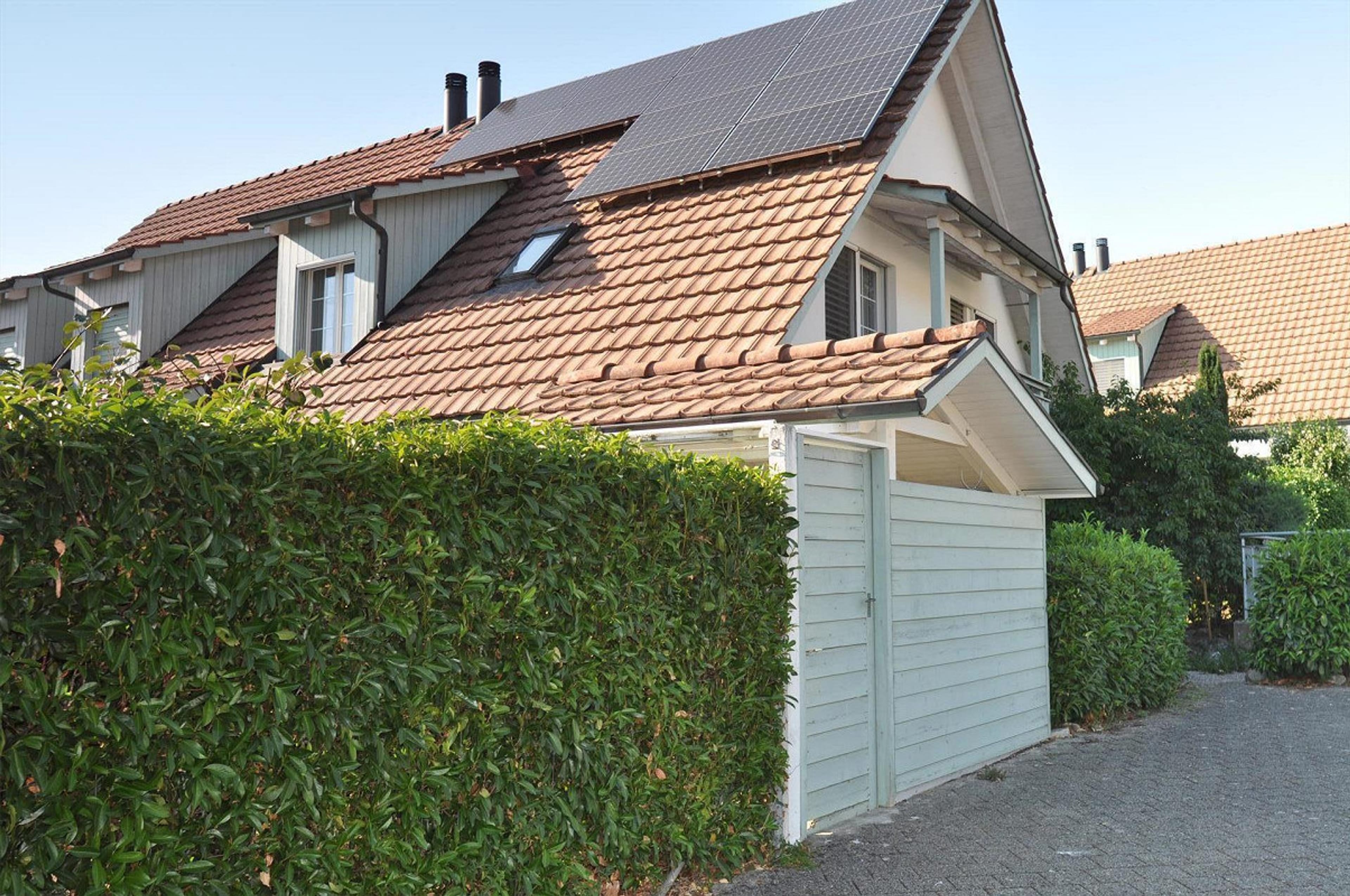 5.5-Zimmer-Doppeleinfamilienhaus mit Pool in Rumlikon - 5