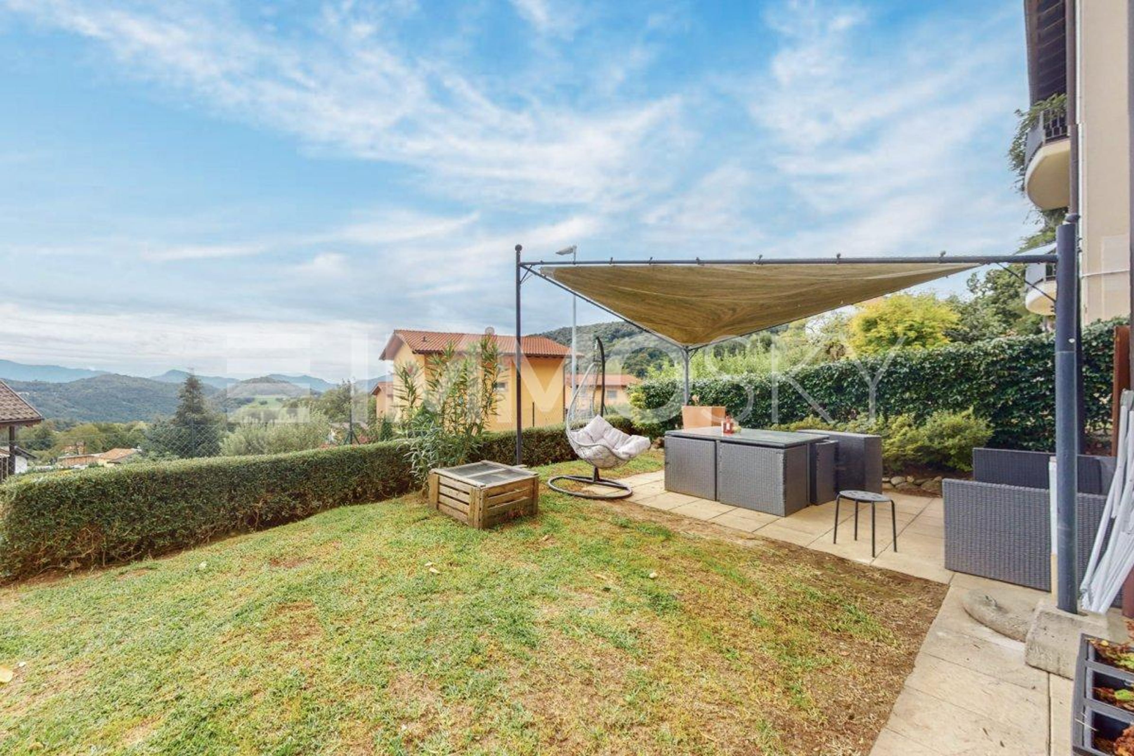 Splendida casa con mansarda panoramica, terrazze e giardino privato - Bild 3