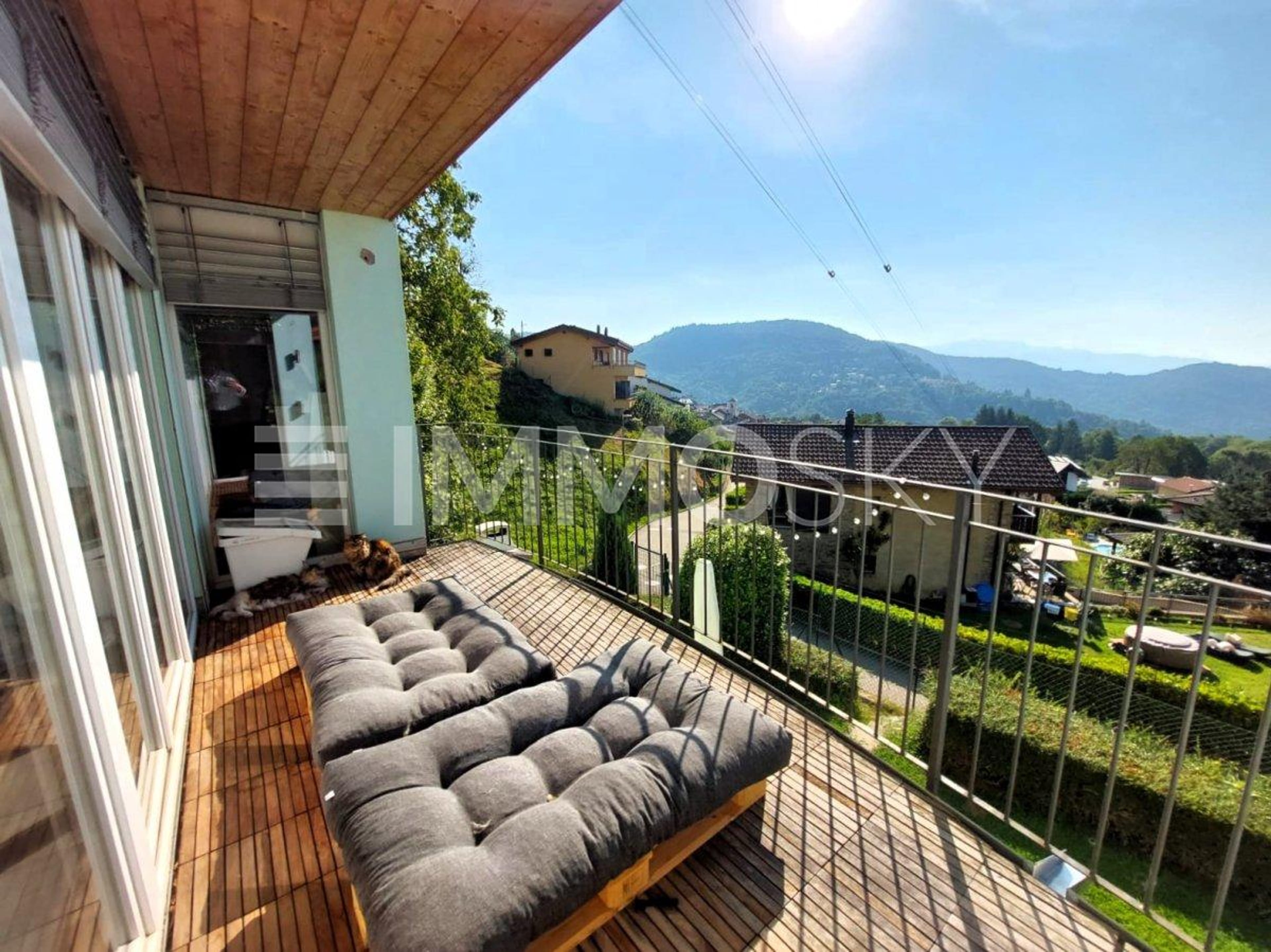 Splendida casa con mansarda panoramica, terrazze e giardino privato - Bild 2