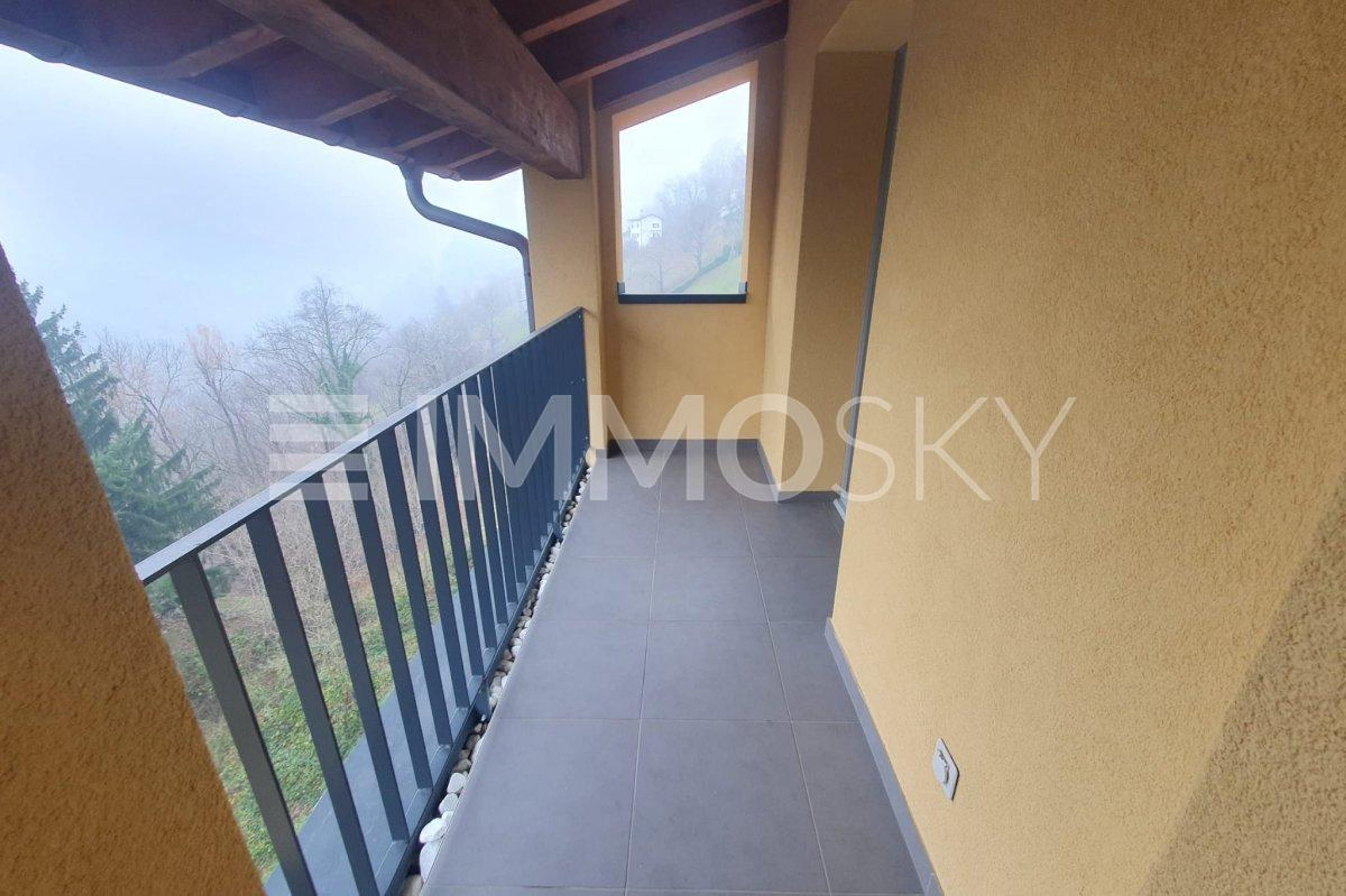 Elegante appartamento con balcone panoramico  Bruzella - Bild 5
