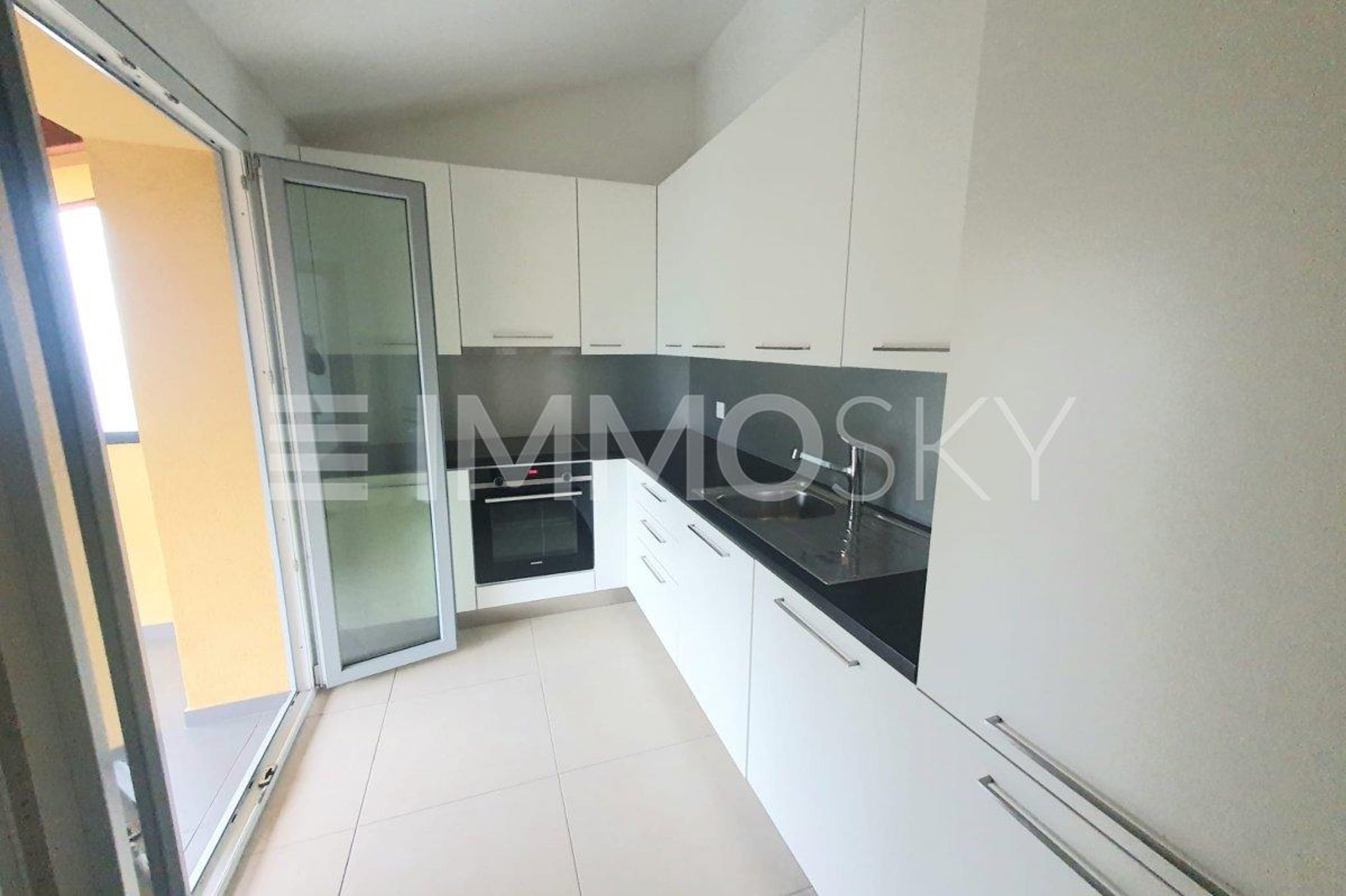 Elegante appartamento con balcone panoramico  Bruzella - Bild 4
